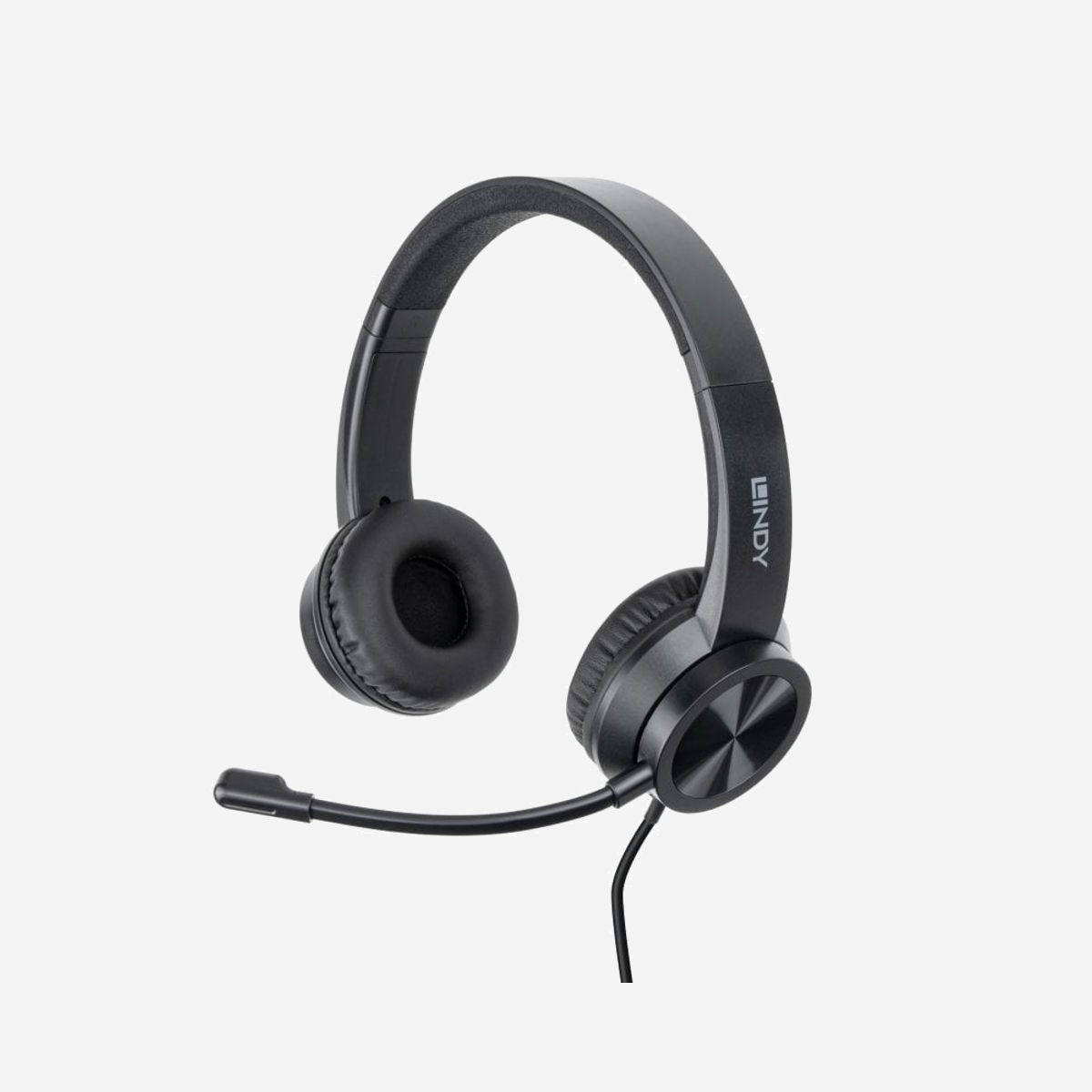 Lindy Casque de Bureau USB-C 20439 - Binaural, Supra-Aural, Micro Omnidirectionnel, 20-20000Hz, 32 Ohm, Câble 1.95m, Adaptateur USB Type-A Inclus - - Casque USB de type C pour les communications unifiées, les centres d'appel et les bureaux à domicile<br>- Microphone omnidirectionnel intégré pour une meilleure clarté vocale<br>- Conception légère et réglable<br>- Commande en ligne pour le réglage du volume et la fonction de mise en sourdine<br>- Garantie de 2 ans<br><br>Les casques filaires sont essentiels pour une lecture audio transparente et une parole claire, ce qui les rend idéaux pour les environnements de communication unifiée, les conférences au bureau à domicile et les configurations d'appel au bureau.<br><br>Le Lindy casque de bureau USB avec USB-C offre une connectivité aux PC, ordinateurs portables et autres appareils dotés de ports USB Type-C. Sa conception binaurale offre un son stéréo net, remplaçant efficacement les haut-parleurs intégrés des ordinateurs portables ou des PC. Le microphone omnidirectionnel flexible assure une capture vocale cristalline pour une clarté audio supérieure lors des appels vidéo.<br><br>Les commandes en ligne pratiques permettent de régler rapidement le volume et la mise en sourdine, ce qui est parfait pour la flexibilité des vidéoconférences. Grâce à sa conception légère, le casque offre un confort tout au long de la journée, ce qui le rend idéal pour les longues heures passées dans les bureaux ou les centres d'appels. Il est également compatible avec les logiciels de VoIP et de bureautique les plus répandus.<br><br>L'adaptateur USB Type-C vers USB Type-A inclus assure une large compatibilité, permettant au casque de se connecter à la fois aux ordinateurs portables dotés d'entrées USB Type-C et aux ordinateurs de bureau dotés uniquement de ports USB Type-A. En outre, les LED d'état intégrées fournissent un repère visuel rapide lorsque le microphone est coupé, garantissant ainsi la confidentialité lorsque cela est nécessaire.