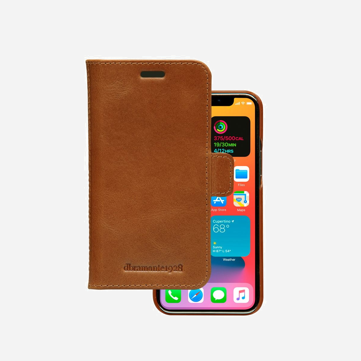 dbramante1928 Lynge Étui Portefeuille Cuir Teint pour iPhone 12 mini (5.4") avec Fermeture Magnétique et 3 Compartiments Cartes - Cet étui de téléphone 2 en 1, d'une exceptionnelle praticité, a été soigneusement conçu pour servir soit d'étui de protection contre les chocs ultra fin, soit de portefeuille élégant et riche en fonctionnalités, soit les deux. Conçu au Danemark par une entreprise respectueuse du climat, protégez votre appareil et la planète grâce à cet étui 2 en 1 écologique et riche en fonctionnalités. Fabriqué à la main dans un luxueux cuir pleine fleur, ce portefeuille 2 en 1, avec son support détachable de protection contre les chocs, se patinera à l'usage. Créé avec amour à partir de matériaux durables de longue durée pour ceux qui cherchent à apporter sans effort style, protection et organisation à leur vie quotidienne.