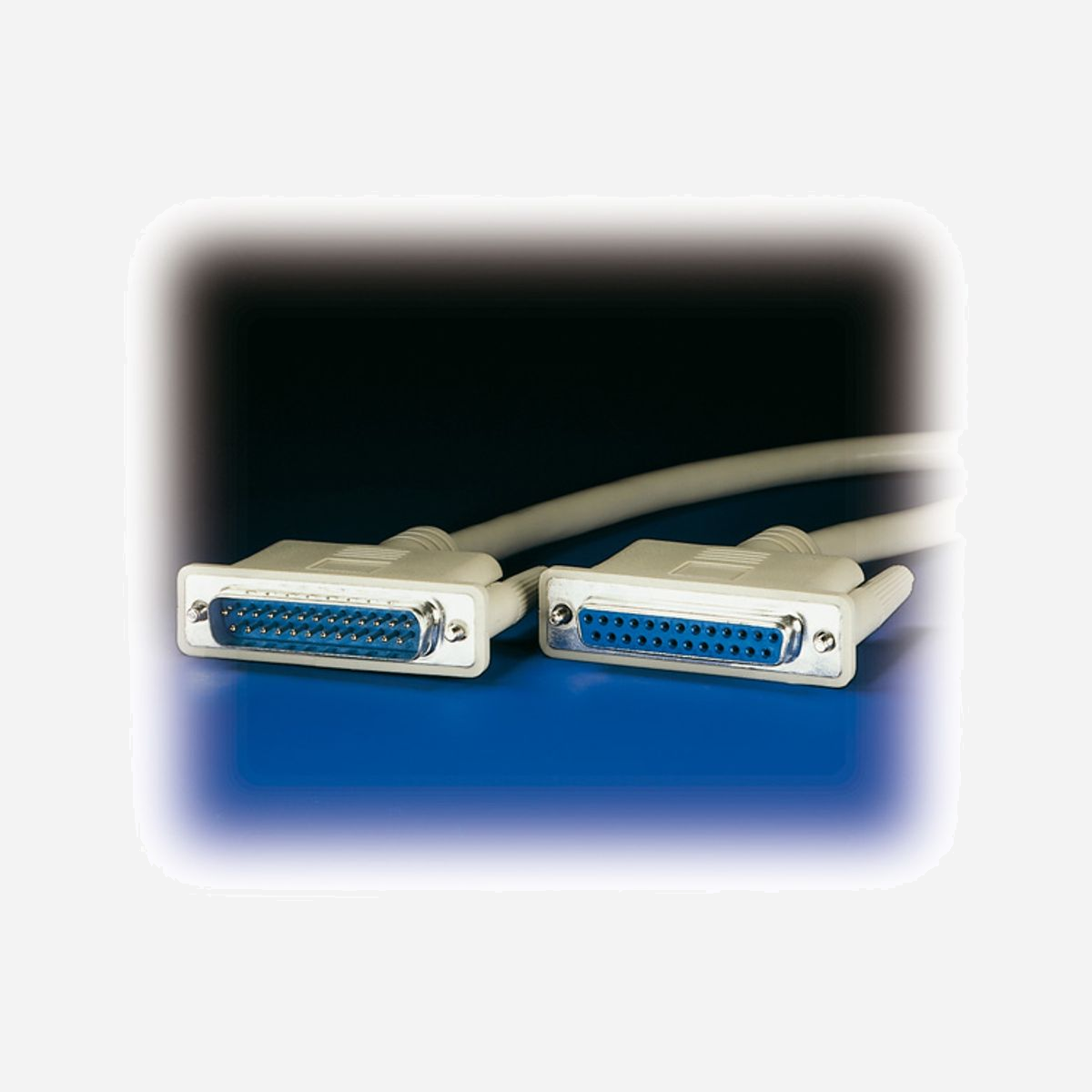 ROLINE Câble RS-232 DB25 M/F, 3m, Gris, Connecteurs plaqués or, Lignes 1:1, Blindage renforcé contre interférences électromagnétiques, Réf: 11.01.3630 - <ul><li>Câble avec deux connecteurs DB25 M</li><li>Pour relier un boîtier de commutation à un ordinateur ou 2 interfaces sérielles entre elles</li><li>25 lignes connectées 1:1</li><li>Ligne de blindage reliée à la feuille de blindage et aux deux connecteurs</li><li>Boîtiers des connecteurs moulés dans une matière synthétique spéciale</li><li>Très bon blindage empêchant la perte de données et les perturbations électromagnétiques</li><li>Vis de fixation</li><li>Contacts en bronze plaqué <b>or</b></li></ul>.