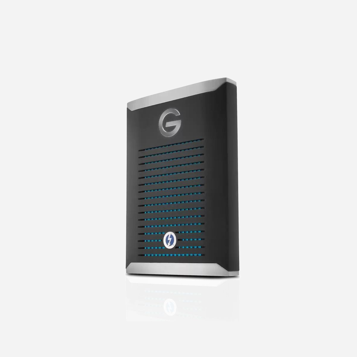 SanDisk G-DRIVE PRO 2 To SSD Externe - Thunderbolt 3 - 2.8 Gbit/s - Noir/Acier inoxydable - Compatible Windows 10 et macOS 10.13+ - SanDisk G-DRIVE PRO. Capacité du Solid State Drive (SSD): 2 To. Taux de transfert des données: 2,8 Gbit/s. Couleur du produit: Noir, Acier inoxydable