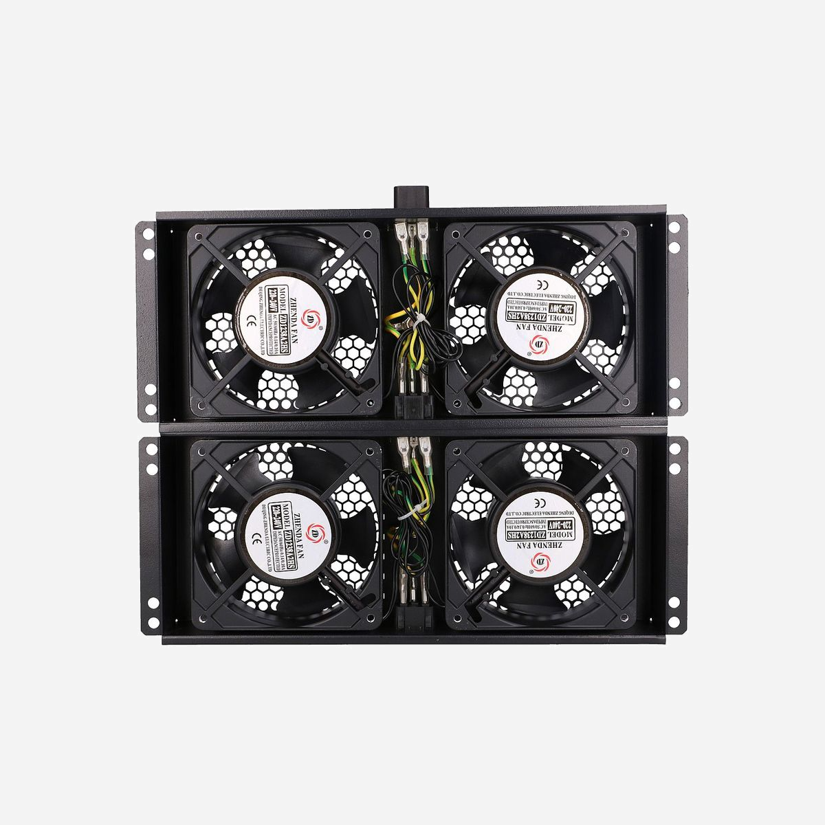 Extralink EX.8673 : Ventilateur 4x pour Armoire Rack 0U, Métal Noir, Hot-Swap, Câble EU 2m, Dimensions 50x350x320mm - Le ventilateur pour armoire debout Extralink est un produit qui se caractérise par des dimensions de 50x350x320 mm. Grâce à une longueur de câble de 2 mètres, le ventilateur est facile à installer et peut être adapté à différentes configurations d'armoires.<br><br>L'utilisation d'un ventilateur dans une armoire debout permet de maintenir une température interne constante, ce qui est essentiel pour le bon fonctionnement des appareils. Les ventilateurs préviennent efficacement la surchauffe de l'équipement, ce qui a un impact positif sur leur performance et leur longévité.