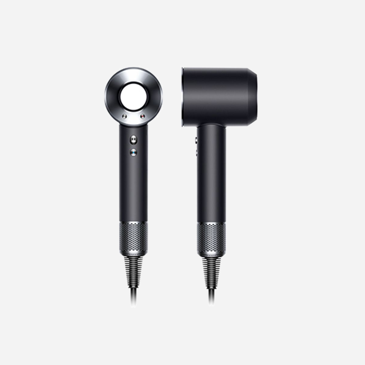 Sèche-Cheveux Dyson Supersonic™ 346469-01 Noir/Nickel, Moteur Numérique V9 110000 tr/min, 4 Accessoires Magnétiques, Contrôle Intelligent de la Chaleur, 1600W, 77 dB - Avec une technologie révolutionnaire, Dyson a repensé le sèche-cheveux. Avec son puissant moteur numérique, le Dyson Supersonic ™ peut sécher vos cheveux en un rien de temps. Grâce au flux d'air puissant, le séchage ne dépend pas de la chaleur. C’est pour cela que les cheveux sont protéger contre les dégâts causés par une chaleur excessive et la brillance naturelle est préservée. En combinaison avec ses 4 accessoires magnétiques, le Supersonic ™ lisse les cheveux et facilite le brushing et la mise en forme. <br><br><b>Une technologie puissante</b><br>Dyson a fait fi des conventions et a placé le moteur dans le manche. Donc totalement rééquilibré le poids et la forme du sèche-cheveux. Le moteur numérique Dyson V9 tourne à 110 000 tr/min, propulsant à chaque seconde 13 litres d’air vers l’amplificateur ce qui le rend plus rapide, plus léger et plus silencieux que les autres moteurs.<br><br><b>Contrôle intelligent de la chaleur</b><br>Le contrôle intelligent de la chaleur mesure la température plus de 40 fois par seconde pour protéger contre les dégâts causés par une chaleur extrême.<br><br><b>Séchage rapide</b><br>Avec le Dyson Supersonic ™, les réglages de chaleur et de vitesse précis peuvent être ajustés rapidement, fournissant un flux d'air rapide et contrôlé.<br><br><b>Accessoires magnétiques</b><br>Le sèche-cheveux Dyson Supersonic™ est doté d’accessoires magnétiques.Pour une rotation et un ajustement aisés pendant le brushing.<br><br><b>Embout lissant </b><br>Séchez et coiffez vos cheveux en même temps avec un flux d’air doux et homogène.<br><br><b>Concentrateur pour brushing </b><br>Grâce au flux d’air précis et contrôlé, coiffez vos cheveux mèche par mèche, sans craindre de décoiffer le reste de la chevelure<br><br><b>Diffuseur</b><br>Dispersez l’air de manière uniforme autour de chacune de vos boucles.Le diffuseur s’approche d’un séchage naturel pour réduire les frisottis et améliorer la définition de vos boucles.<br><br><b>Embout de séchage doux</b><br>Conçu pour les cheveux fins et les cuirs chevelus sensibles, le nouvel embout de séchage doux diffuse l’air en créant un flux d’air plus doux, et plus froid, tout en séchant rapidement vos cheveux.<br><br><b>Froid au toucher</b><br>Grâce à la technologie Heat Shield, la surface des accessoires reste froide.