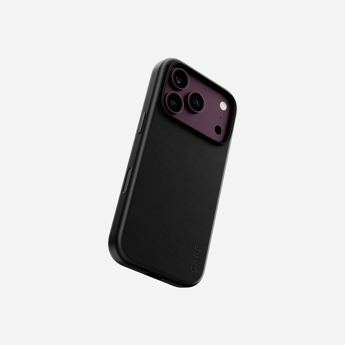PanzerGlass CARE Solo Vegan Leather Case Noir avec MagSafe pour iPhone 2026 Pro et iPhone 17 Pro - Protégez votre iPhone 2026 Pro ou iPhone 17 Pro avec élégance grâce à la housse PanzerGlass CARE Solo en cuir vegan noir. Conçue pour résister aux chocs, elle allie durabilité et style avec son polycarbonate 100% recyclé certifié Global Recycled Standard. Son intégration MagSafe optimise la recharge sans fil et l’accroche des accessoires, tandis que son design fin (33 g) préserve l’ergonomie de votre appareil. Facile à installer, cette coque éco-responsable offre une protection fiable sans compromis sur l’esthétique.