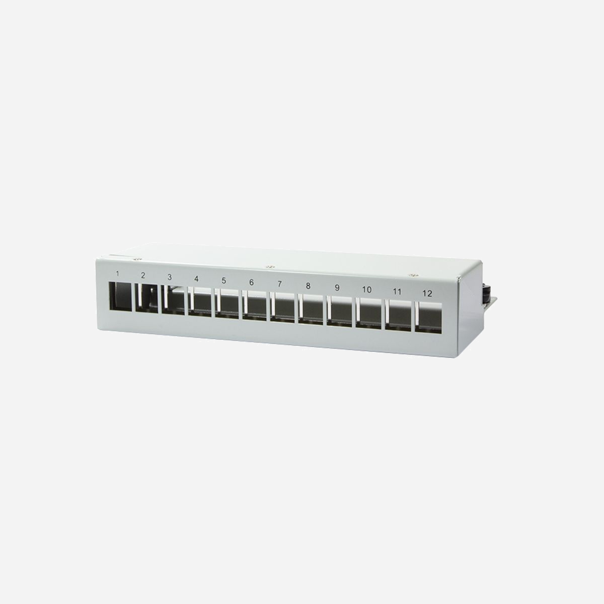Baie de brassage LogiLink NK4052 10 Gigabit Ethernet Cat6a 12 ports gris avec câbles jaunes 221x113x44.5mm - La baie de brassage LogiLink NK4052 constitue une solution professionnelle pour organiser et sécuriser vos connexions réseau haute performance. Conçue pour les infrastructures exigeantes, elle prend en charge le 10 Gigabit Ethernet et les câbles Cat6a, garantissant ainsi des débits optimaux pour vos applications critiques et vos transferts de données volumineux. Avec ses 12 ports, cette baie de brassage offre une capacité idéale pour les PME, les salles serveurs de taille moyenne ou les armoires de brassage départementales. Son format compact de 221x113x44,5 mm permet une intégration aisée dans les espaces restreints tout en maintenant une organisation claire de votre câblage réseau. Les câbles jaunes fournis facilitent l'identification rapide des connexions lors des interventions de maintenance, réduisant ainsi les temps d'arrêt et les risques d'erreur. Le boîtier gris s'intègre discrètement dans tout environnement professionnel. Cette solution s'adresse particulièrement aux administrateurs réseau recherchant une infrastructure fiable pour connecter postes de travail, serveurs, équipements de stockage NAS ou switches. La compatibilité Cat6a assure une pérennité face aux évolutions technologiques futures et supporte les applications gourmandes en bande passante comme la virtualisation, le cloud computing ou les sauvegardes réseau intensives. La référence NK4052 de LogiLink représente un choix pragmatique pour structurer efficacement votre réseau tout en préservant des performances élevées et une maintenance simplifiée.