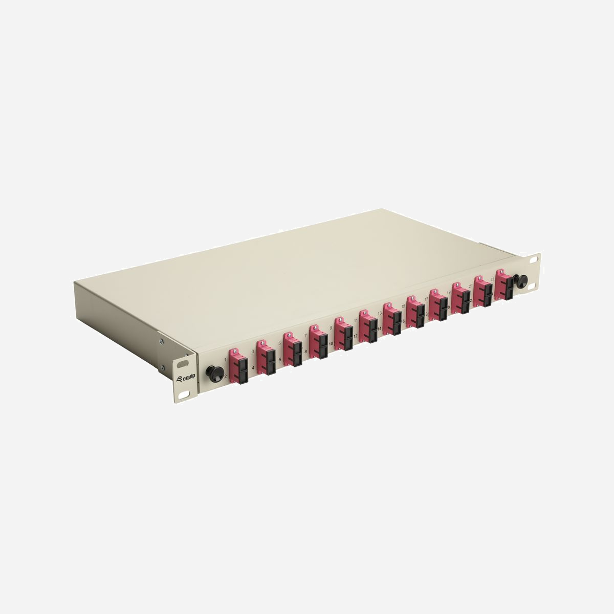 Baie de brassage fibre optique Equip 337305 1U 19" connecteurs SC OM4 gris 485x43.5x240mm montage rack - La baie de brassage fibre optique Equip 337305 constitue une solution professionnelle pour organiser et sécuriser vos infrastructures réseau haute performance. Conçue au format 1U 19 pouces, elle s'intègre parfaitement dans vos armoires de brassage existantes tout en optimisant l'espace disponible. Équipée de 12 ports duplex avec connecteurs SC et compatible fibre multimode OM4, cette baie répond aux exigences des réseaux modernes nécessitant des débits élevés et une bande passante optimale. La fibre OM4 permet notamment de supporter des transmissions jusqu'à 100 Gb/s sur des distances adaptées aux environnements data center et campus d'entreprise. Sa construction robuste en acier garantit une protection durable de vos connexions critiques, tandis que ses dimensions compactes (485 x 43,5 x 240 mm) facilitent l'installation même dans des espaces contraints. Le design gris professionnel s'harmonise avec l'ensemble de votre infrastructure technique. Cette baie de brassage s'adresse particulièrement aux administrateurs réseau et intégrateurs qui recherchent une gestion structurée des câblages fibre optique. Elle permet de centraliser les connexions, facilite les interventions de maintenance et réduit les risques d'erreur lors des modifications de topologie réseau. Conforme RoHS, le modèle 337305 répond aux normes environnementales en vigueur. Son installation en rack standard simplifie le déploiement et assure une compatibilité universelle avec les équipements actifs de votre infrastructure réseau.