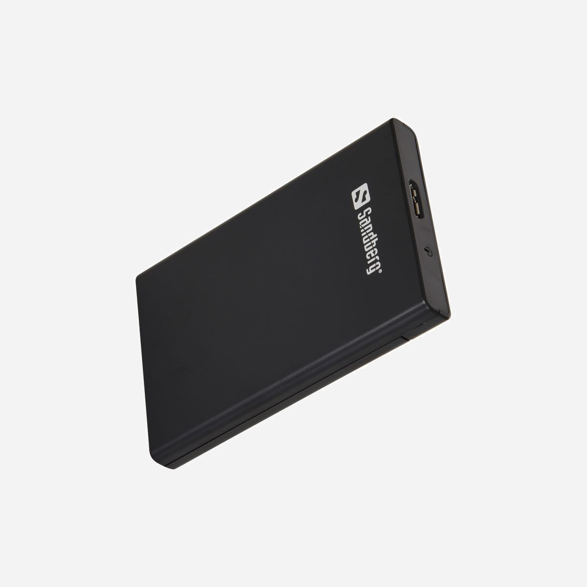 Boîtier externe Sandberg USB 3.0 vers SATA pour disque dur 2.5 pouces avec connexion rapide - Le boîtier externe Sandberg USB 3.0 to SATA Box 2.5" constitue une solution pratique et économique pour valoriser vos disques durs SATA 2.5 pouces inutilisés ou pour étendre rapidement votre capacité de stockage externe. Conçu pour les professionnels et les utilisateurs exigeants, ce boîtier transforme n'importe quel disque dur ou SSD SATA 2.5 pouces en périphérique de stockage externe performant. L'installation est simplifiée au maximum : glissez votre disque dans le boîtier et connectez-le via le port USB 3.2 Gen 1, le tout en quelques minutes sans outil particulier. Avec un taux de transfert pouvant atteindre 5 Gbit/s, vous bénéficiez de performances optimales pour vos sauvegardes, vos transferts de fichiers volumineux ou la récupération de données depuis d'anciens disques. La compatibilité SATA universelle garantit le fonctionnement avec la majorité des disques durs et SSD 2.5 pouces du marché, jusqu'à 9.5 mm de hauteur. L'alimentation par bus USB élimine le besoin d'adaptateur secteur supplémentaire, facilitant ainsi la mobilité. Le boîtier est livré avec un câble USB de 0.5 m et une pochette de transport, idéal pour les déplacements professionnels ou le travail nomade. Le voyant de statut intégré permet de surveiller l'activité du disque en temps réel. Compact et léger avec ses 200 grammes, ce boîtier Sandberg référence 133-89 représente un investissement durable pour gérer efficacement vos besoins en stockage externe et en archivage de données.
