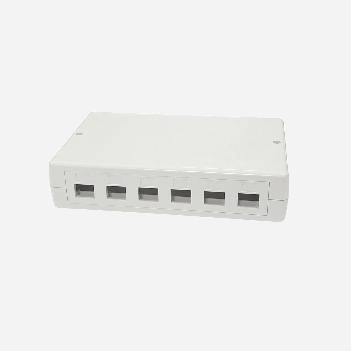 Boîtier de brassage Lanview LVN127774 montage en surface 6 ports Keystone RJ45 pour panneau de brassage - Le boîtier de brassage Lanview LVN127774 constitue une solution pratique et économique pour structurer vos installations réseau de petite envergure. Conçu pour un montage mural en surface, ce boîtier blanc discret s'intègre facilement dans tout environnement professionnel, que ce soit dans un bureau, un local technique ou un espace de coworking. Avec ses 6 emplacements pour connecteurs Keystone RJ45, ce boîtier offre la flexibilité nécessaire pour créer un panneau de brassage personnalisé adapté à vos besoins spécifiques. Vous pouvez ainsi organiser efficacement vos connexions réseau sans investir dans une infrastructure surdimensionnée. Les points d'accès sont répartis de manière optimale pour faciliter le câblage et la maintenance. Sa construction en plastique robuste garantit une durabilité satisfaisante tout en maintenant un poids contenu de seulement 163 grammes, simplifiant ainsi l'installation murale. Le format compact permet une installation même dans les espaces restreints, idéal pour les extensions de réseau, les salles de réunion ou les postes de travail isolés. Ce boîtier s'adresse particulièrement aux TPE, PME et installateurs recherchant une solution modulaire pour leurs projets de câblage structuré. Notez que les connecteurs Keystone RJ45 sont vendus séparément, vous permettant de choisir la catégorie de câblage adaptée à votre infrastructure réseau existante ou future.