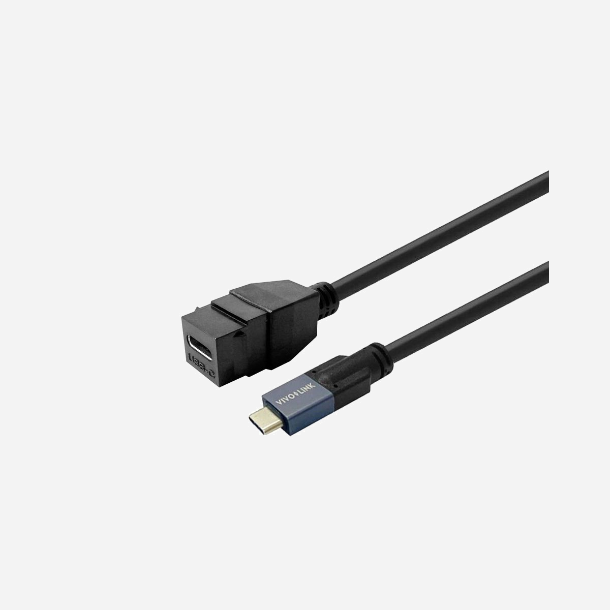 Câble Vivolink PROKEYUSBCFM0.5B USB-C mâle-femelle 0.5m USB 3.2 Gen 2 20Gbps 100W DisplayPort Alt Mode noir - Le câble Vivolink PROKEYUSBCFM0.5B constitue une solution professionnelle pensée pour les environnements de réunion et les installations audiovisuelles exigeantes. Conçu comme extension de protection pour les câbles Optic USB-C, il s'intègre parfaitement dans les configurations de salles de conférence modernes. Sa polyvalence technique en fait un atout majeur : ce câble USB-C bidirectionnel transmet simultanément la vidéo, l'audio, les données et l'alimentation électrique. Avec un débit de 20 Gbps via USB 3.2 Gen 2, il garantit des transferts de fichiers volumineux rapides et fluides, essentiels pour les présentations professionnelles et le partage de contenus multimédias. La capacité de délivrance de puissance jusqu'à 100W permet de recharger efficacement ordinateurs portables, smartphones et périphériques externes sans câble supplémentaire. Cette fonctionnalité simplifie considérablement l'installation en réduisant le nombre de connexions nécessaires sur les postes de travail. Le support du DisplayPort Alt Mode assure une transmission vidéo haute définition vers écrans et projecteurs, tandis que la compatibilité DisplayLink et DP1.4 avec MST ouvre la voie aux configurations multi-écrans. Les connecteurs réversibles USB-C facilitent les branchements quotidiens, particulièrement appréciés lors de réunions où la rapidité de connexion est cruciale. Sa longueur de 0,5m en fait un accessoire de table idéal, limitant l'encombrement tout en protégeant les câbles optiques plus fragiles installés en infrastructure. Les contacts plaqués or et la construction en cuivre garantissent fiabilité et durabilité dans un usage professionnel intensif.