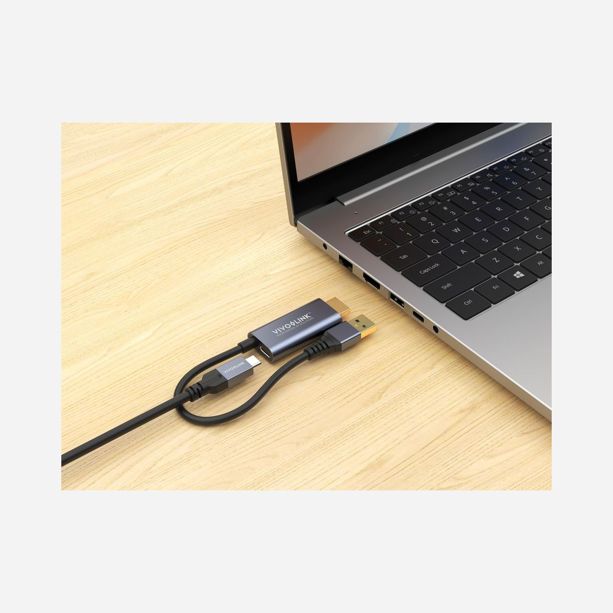 Adaptateur Vivolink PROADHDMI USB-A et HDMI vers USB-C 0,15m 4K@30Hz USB 3.0 pour caméras et écrans - L'adaptateur Vivolink PROADHDMI répond à une problématique concrète rencontrée quotidiennement dans les environnements professionnels : connecter des équipements modernes USB-C sur des ordinateurs portables qui n'en disposent pas encore. Cette solution compacte de 15 cm transforme vos ports HDMI et USB-A existants en une connexion USB-C pleinement fonctionnelle. Conçu pour les salles de réunion et les installations audiovisuelles, cet adaptateur permet d'intégrer facilement des caméras de visioconférence, des microphones USB-C ou des écrans récents sans nécessiter de remplacement du matériel informatique existant. La compatibilité vidéo 4K à 30Hz garantit une qualité d'image professionnelle pour vos présentations et réunions à distance, tandis que la norme USB 3.0 assure des transferts de données rapides et une latence minimale pour les périphériques connectés. L'adaptateur intègre un double chipset pour une conversion fiable des signaux, prend en charge HDCP 2.2 pour la protection des contenus, et offre une compatibilité audio multicanal 7.1. Son installation Plug and Play ne requiert aucun pilote sur Windows comme sur macOS, permettant une mise en service immédiate. Avec son format compact et son câble de 15 cm, le PROADHDMI se glisse facilement dans une sacoche d'ordinateur portable. Il constitue une solution économique pour prolonger la durée de vie de votre parc informatique tout en bénéficiant des avantages des périphériques USB-C dernière génération, sans investissement majeur dans de nouveaux équipements.