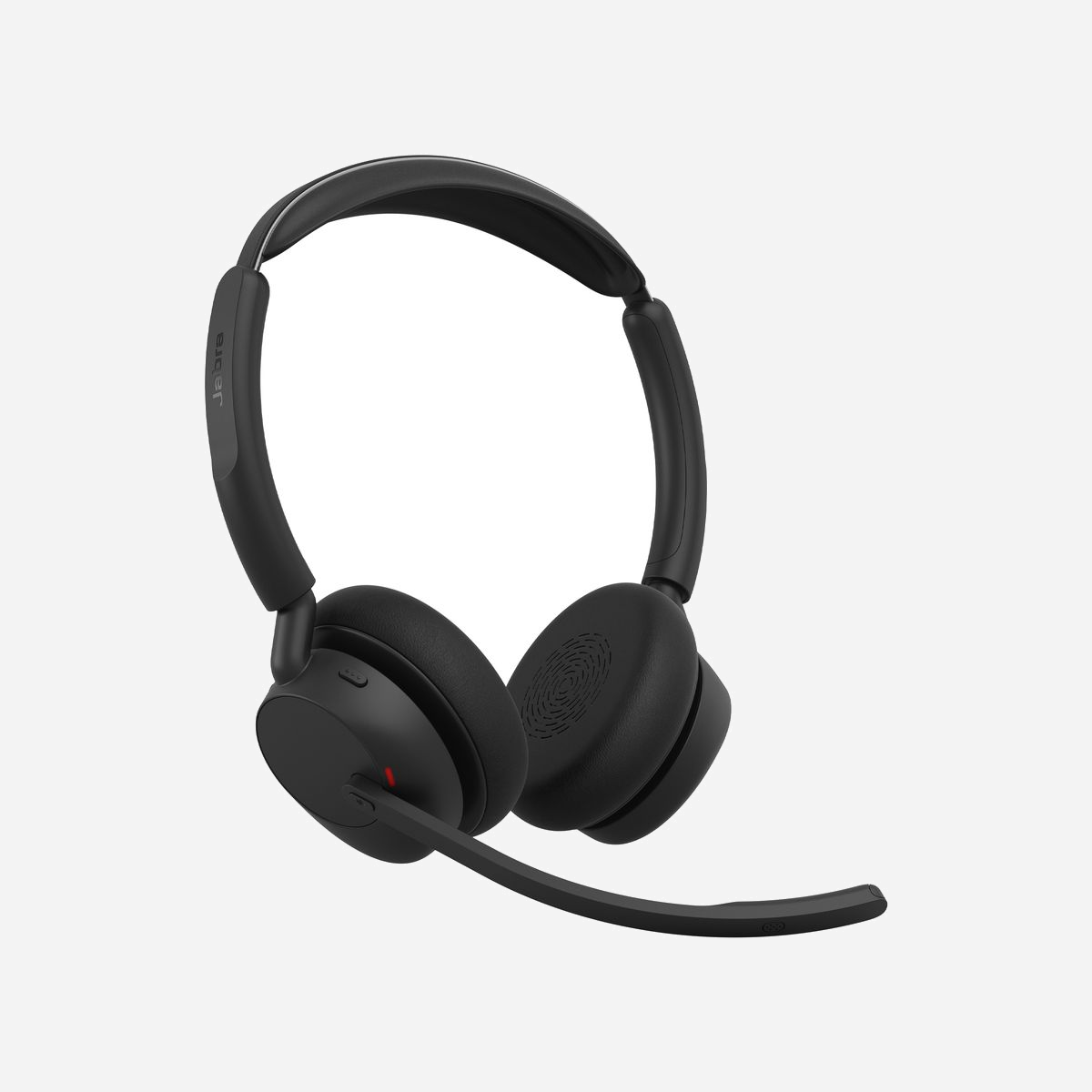 Casque sans fil Jabra Evolve3 45 Bluetooth USB Type-A arceau 3 microphones pour bureau et centre d'appels noir - Le Jabra Evolve3 45 redéfinit le confort au bureau grâce à sa conception ultra-légère de seulement 102 grammes. Conçu spécifiquement pour les environnements de bureau et centres d'appels, ce casque binaural à arceau offre une expérience d'utilisation prolongée sans fatigue, idéal pour les professionnels enchaînant les réunions et appels toute la journée. La qualité audio professionnelle est assurée par quatre microphones intégrés dont trois dédiés à la capture vocale, positionnés sur une perche optimisée pour capter chaque nuance de votre voix. Les technologies Jabra PeakStop et IntelliTone protègent votre audition tout en garantissant une clarté exceptionnelle lors de vos communications, même dans les espaces ouverts. La connectivité Bluetooth 5.3 associée au dongle USB Type-A Link 390 fourni permet une connexion stable jusqu'à 30 mètres. La connectivité multipoint autorise la connexion simultanée de deux appareils, facilitant le basculement entre ordinateur et smartphone. Certifié Microsoft Teams et compatible avec toutes les principales plateformes de communication unifiée, ce casque s'intègre parfaitement dans votre écosystème professionnel. L'autonomie impressionnante de 36 heures en lecture audio et 21 heures en conversation élimine les interruptions liées à la recharge. La fonction HearThrough vous permet de rester conscient de votre environnement sans retirer le casque, optimisant ainsi votre productivité. Livré avec son support de charge, sa pochette de transport et son câble USB-C vers USB-C, le Jabra Evolve3 45 constitue une solution complète pour les professionnels exigeants recherchant performance, confort et fiabilité au quotidien.