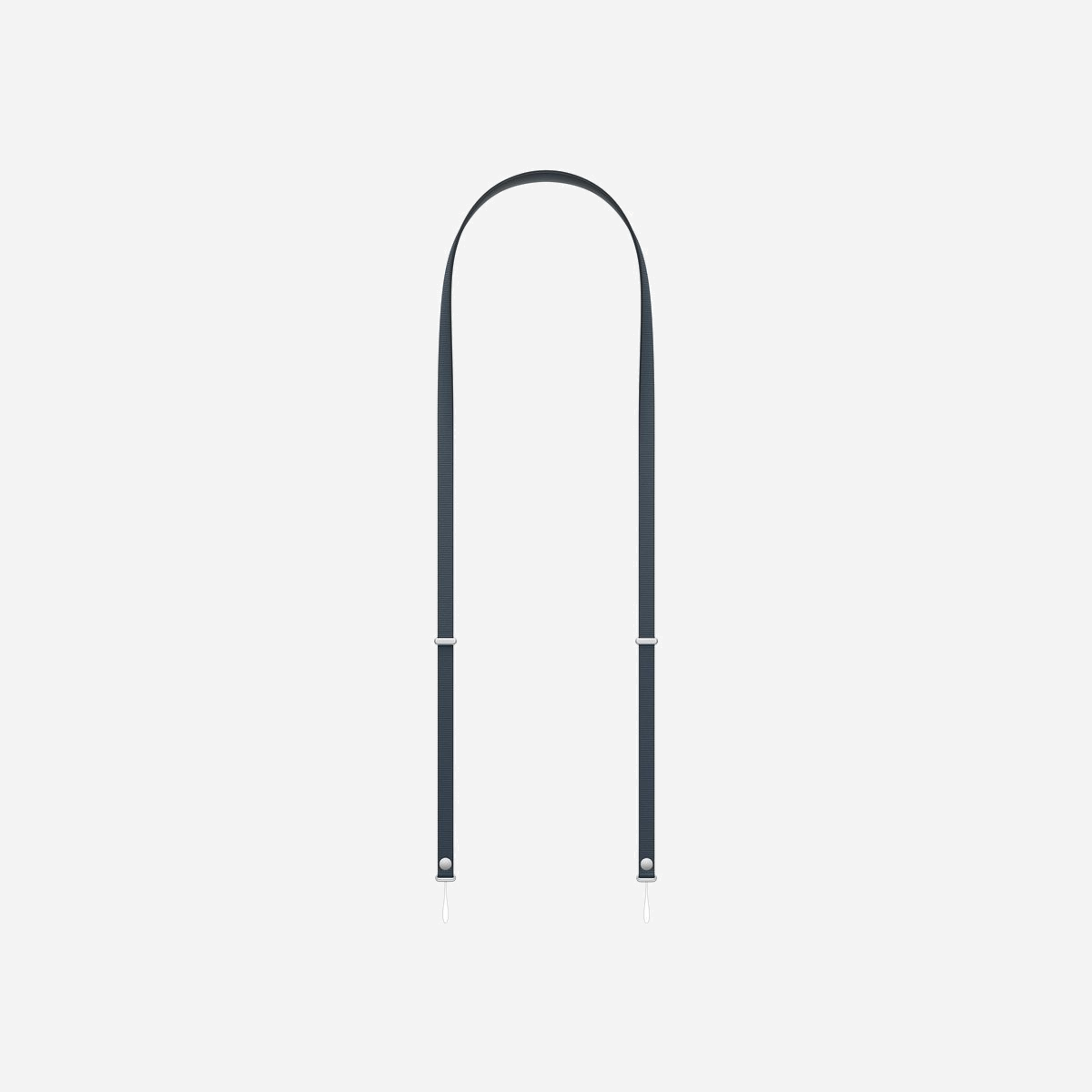 Bandoulière Apple MagSafe bleu marine PET recyclé 108-208cm compatible iPhone 18/17 Pro Max Air avec fixation magnétique - La Bandoulière Apple MagSafe bleu marine transforme votre iPhone en compagnon véritablement mains libres, idéale pour les professionnels en déplacement, les environnements de vente ou toute situation nécessitant un accès rapide à votre smartphone. Grâce à sa fixation magnétique MagSafe, cette bandoulière s'attache instantanément aux coques compatibles iPhone 18 Pro, 18 Pro Max, 17 Pro, 17 Pro Max, 17, 17e et iPhone Air. Plus besoin de pochette encombrante : votre téléphone reste accessible en permanence tout en étant parfaitement sécurisé. Le système d'ajustement par glissières en acier inoxydable permet de régler la longueur de 108 à 208 cm selon votre morphologie et vos préférences de port. Les sangles tissées épousent naturellement le corps pour un confort prolongé, même lors d'un usage intensif tout au long de la journée. Fabriquée à partir de fils de PET 100% recyclé, cette bandoulière s'inscrit dans une démarche écoresponsable sans compromis sur la qualité. Sa finition bleu marine apporte une touche d'élégance professionnelle qui s'harmonise avec tous les environnements de travail. Les aimants flexibles intégrés maintiennent les deux sangles parfaitement alignées, évitant tout emmêlement ou désagrément. L'installation ne nécessite aucun outil : il suffit de clipser la bandoulière sur votre coque MagSafe compatible. Solution pratique pour les commerciaux, professionnels de santé, responsables logistiques ou tout utilisateur souhaitant optimiser sa mobilité tout en protégeant son investissement iPhone.