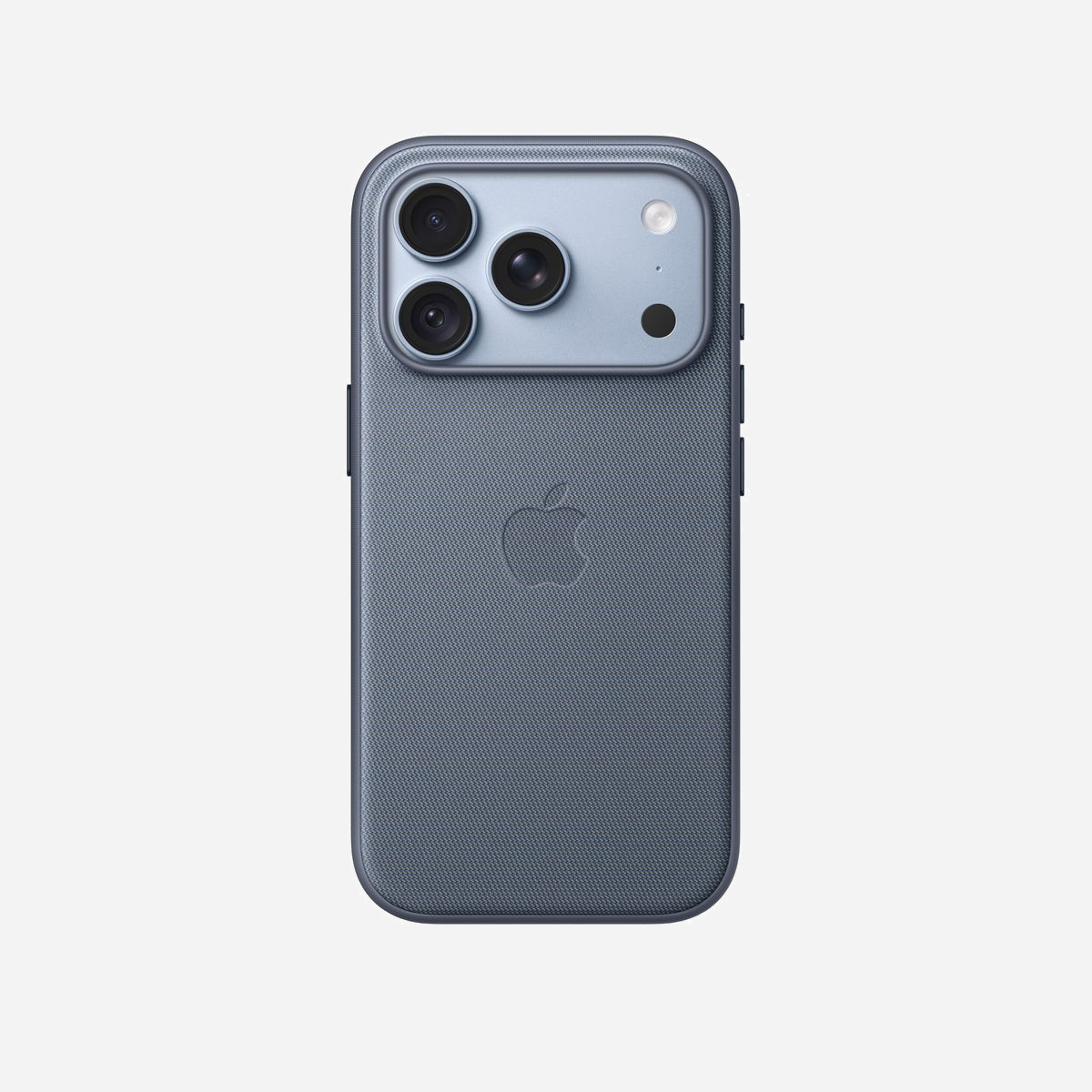 Coque Apple en tissage technique polyester recyclé avec MagSafe pour iPhone 18 Pro Bleu chambray MKD54ZM/A - La coque en tissage technique avec MagSafe pour iPhone 18 Pro incarne l'alliance parfaite entre protection premium et design raffiné. Conçue par Apple, elle répond aux exigences des professionnels et utilisateurs recherchant une solution élégante et durable pour protéger leur investissement. Fabriquée à partir de polyester 100 % recyclé, cette coque témoigne d'un engagement environnemental sans compromis sur la qualité. Le tissage Jacquard crée une texture dimensionnelle unique et une teinte Bleu chambray profonde et sophistiquée, parfaitement adaptée aux environnements professionnels. Le contour en TPU légèrement texturé assure une prise en main sécurisée au quotidien, tandis que les boutons en aluminium anodisé garantissent une réactivité optimale. La protection contre les rayures et les chutes a été validée par des milliers d'heures de tests rigoureux selon les standards Apple. La technologie MagSafe intégrée transforme l'expérience utilisateur : fixation magnétique instantanée, recharge sans fil accélérée avec chargeur MagSafe ou chargeur certifié Qi2 25 W, sans retirer la coque. Les deux points de fixation permettent d'attacher une dragonne ou bandoulière pour un transport mains libres, idéal lors des déplacements professionnels. Cette coque s'adresse aux utilisateurs exigeants qui refusent de choisir entre esthétique, protection et fonctionnalité. Compatible exclusivement avec l'iPhone 18 Pro, elle sublime l'appareil tout en assurant une protection quotidienne fiable.