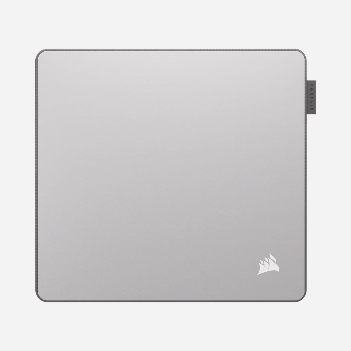Tapis de souris Corsair CH-941C0A1-WW gaming polyuréthane gris avec rebords cousus et base antidérapante - Le tapis de souris Corsair CH-941C0A1-WW représente une solution idéale pour les joueurs et professionnels exigeants recherchant précision et durabilité au quotidien. Conçu en polyuréthane de qualité supérieure avec une épaisseur de 4 mm, ce tapis gaming taille M offre une surface de glisse optimale pour tous types de capteurs optiques et laser. Sa conception soignée intègre des rebords cousus qui garantissent une résistance accrue à l'usure et évitent l'effilochage, même après des années d'utilisation intensive. La base antidérapante assure une stabilité parfaite sur votre bureau, éliminant tout mouvement indésirable lors de vos sessions de jeu ou de travail les plus dynamiques. La surface monochromatique grise s'intègre harmonieusement dans tout environnement professionnel ou gaming, offrant un tracking précis et constant pour vos mouvements rapides comme pour vos ajustements minutieux. Compatible avec toutes les souris du marché, ce tapis convient aussi bien aux joueurs de FPS nécessitant des gestes amples qu'aux utilisateurs bureautiques privilégiant le confort. Pratique au quotidien, le tapis est lavable, facilitant son entretien et préservant ses performances dans le temps. Avec seulement 232 grammes, il reste facilement transportable pour vos déplacements en LAN party ou entre bureau et domicile. Le Corsair CH-941C0A1-WW constitue un investissement durable pour améliorer votre expérience utilisateur, alliant performances gaming et finition professionnelle dans un format polyvalent.