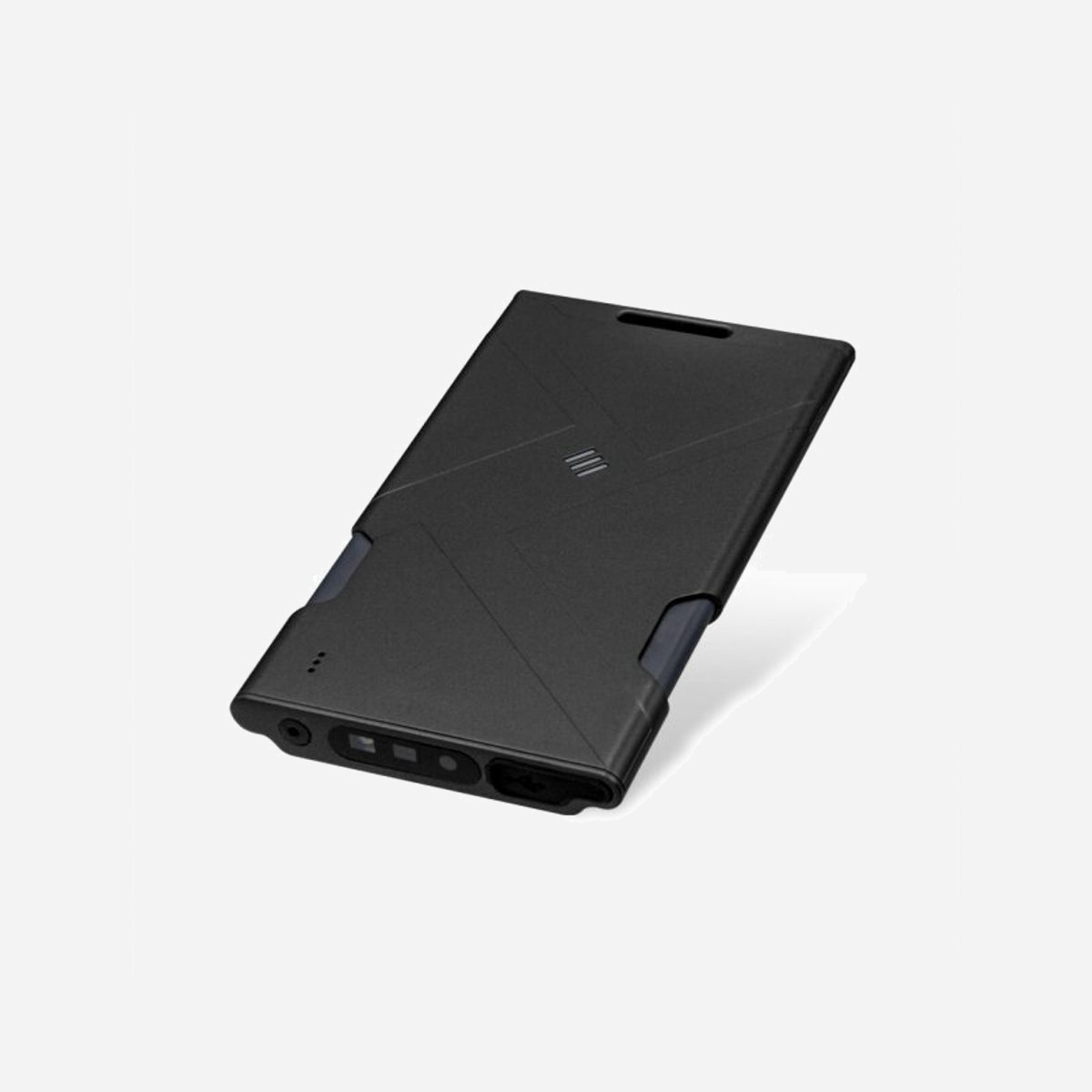 Lecteur code-barres Newland WD3-BS30 1D/2D CMOS badge portable Bluetooth IP65 mémoire batch laser rouge - Le Newland WD3-BS30 révolutionne la collecte de données mobiles en combinant performances de lecture professionnelles et format badge ultra-compact. Pesant seulement 53 grammes pour 10,6 mm d'épaisseur, ce lecteur se porte en badge ou se glisse dans une poche sans gêner les mouvements, réduisant considérablement la fatigue lors des longues journées de travail. Grâce à son capteur CMOS mégapixels dernière génération, le WD3 décode instantanément tous les codes 1D et 2D, qu'ils soient imprimés sur papier, affichés sur écran, à haute densité ou déformés. La fonction Acuscan avec viseur laser rouge garantit une lecture ciblée et précise, éliminant les erreurs même dans les environnements encombrés où plusieurs codes-barres se côtoient. Le mode batch constitue un atout majeur pour optimiser vos flux logistiques : stockez jusqu'à plusieurs milliers de codes-barres en mémoire interne et transférez-les ensuite vers votre système hôte via Bluetooth ou USB Type-C. Cette autonomie permet de travailler efficacement lors de livraisons groupées, d'inventaires ou dans les zones sans couverture réseau immédiate. La connectivité Bluetooth offre une portée de 30 mètres et s'appaire facilement aux terminaux Android Newland via l'application dédiée, ou à tout appareil tiers grâce à EasyConnect. La batterie Lithium-Ion 300 mAh assure 8 heures d'utilisation continue avec recharge complète en 2 heures seulement. Conçu pour les environnements industriels exigeants, le WD3 affiche une certification IP65 contre poussière et projections d'eau, résiste aux chutes de 1,2 mètre et fonctionne de -20 à +60°C. Son boîtier renforcé sans pièces mobiles garantit fiabilité et longévité. Idéal pour la logistique, la distribution, le retail, la santé ou l'événementiel, le WD3-BS30 offre la mobilité totale sans compromis sur la robustesse ni les performances de lecture.