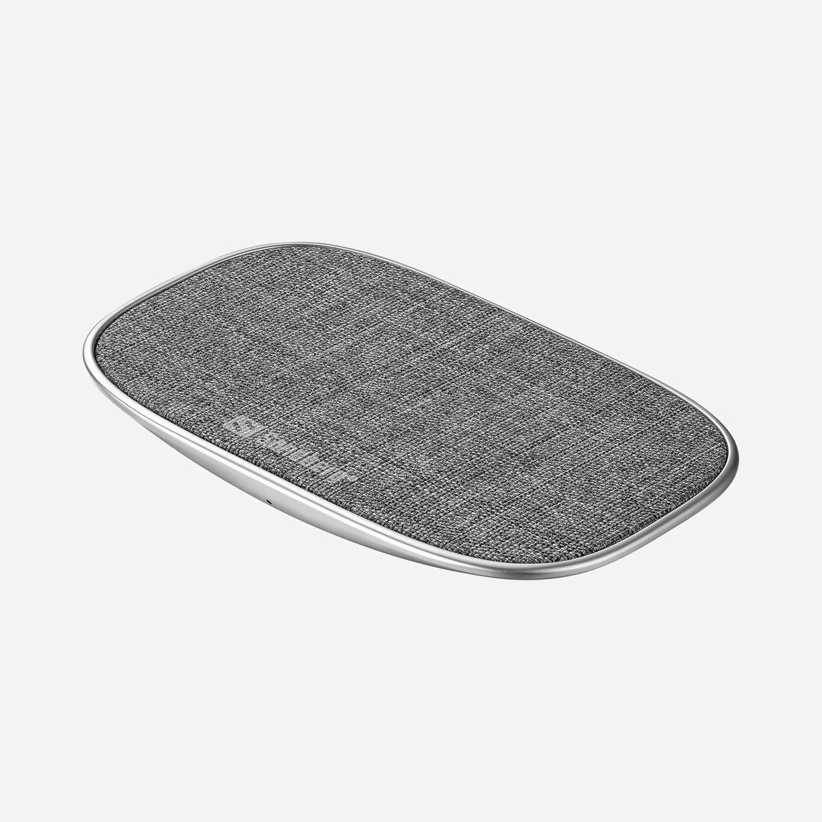 Chargeur sans fil Sandberg Wireless Charger Deck 15W Qi universel plateau aluminium gris USB pour smartphone - Le Sandberg Wireless Charger Deck 15W Qi transforme la recharge de vos smartphones en un geste simple et élégant. Posez votre appareil compatible Qi sur le plateau en aluminium et la charge démarre instantanément, sans manipulation de câble. Cette solution universelle s'intègre parfaitement dans les environnements professionnels exigeants. Avec sa puissance de 15W et sa technologie Qi 1.2, ce chargeur sans fil assure une recharge rapide et efficace de vos smartphones. Le design compact en aluminium et tissu, avec ses dimensions réduites de 102 x 67 x 7 mm pour seulement 97 grammes, trouve sa place sur n'importe quel bureau sans encombrement. Le plateau gris aluminium apporte une touche de modernité et de robustesse à votre espace de travail. L'alimentation USB Type-C offre une compatibilité étendue avec les équipements actuels. Le câble d'un mètre fourni permet une installation flexible selon vos contraintes d'aménagement. La gestion intelligente des tensions d'entrée de 5V, 9V ou 12V garantit une charge optimale adaptée à chaque appareil. Ce chargeur universel convient à tous les smartphones équipés de la technologie Qi, qu'il s'agisse de modèles récents ou plus anciens. Idéal pour les postes de travail, salles de réunion ou espaces d'accueil, il simplifie la recharge au quotidien tout en réduisant l'usure des ports de charge des appareils. Les certifications CE, FCC, RoHS et UKCA attestent de la conformité aux normes européennes et internationales. Le fabricant Sandberg accompagne ce produit d'une garantie constructeur de 5 ans, gage de fiabilité et de durabilité pour un investissement professionnel serein.