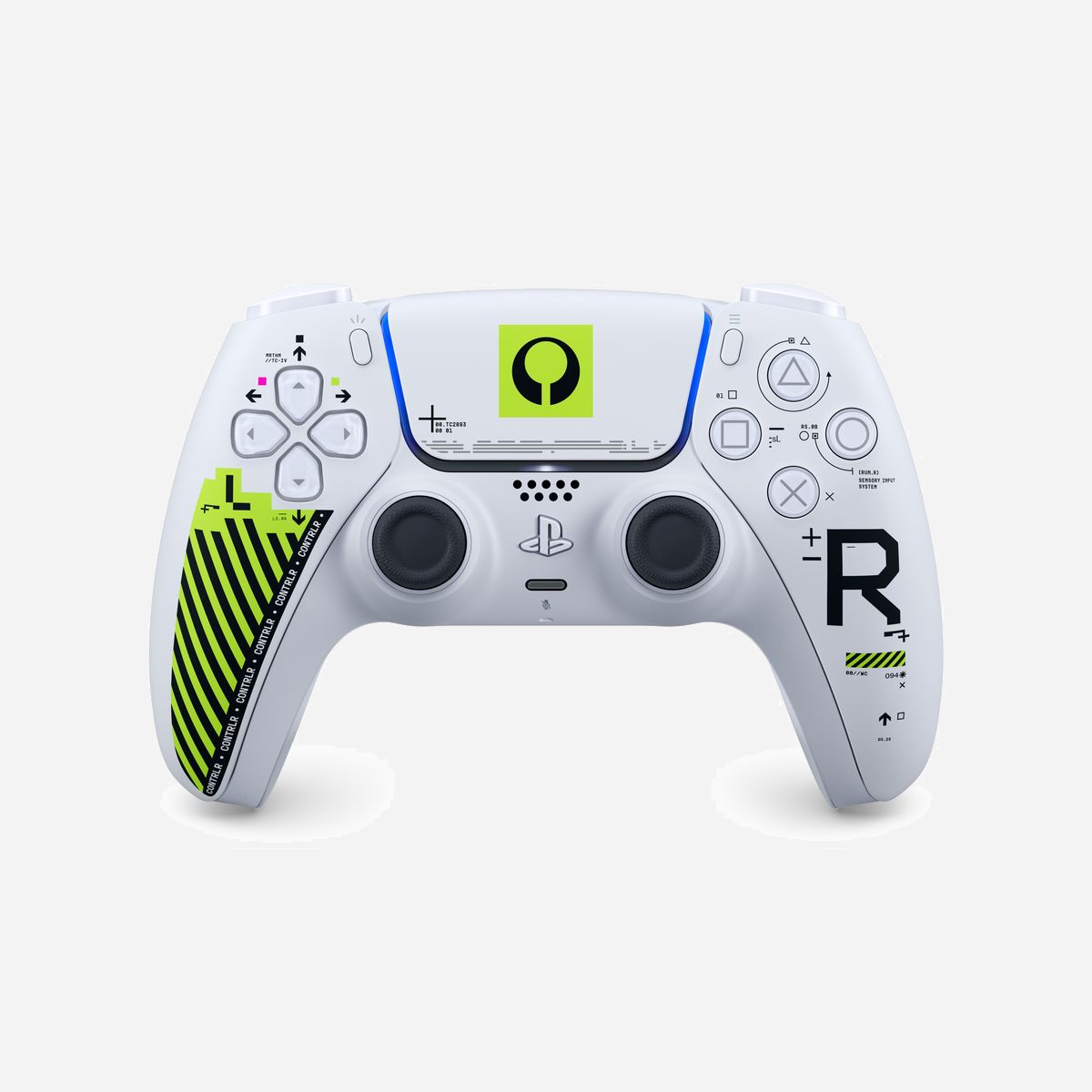Manette sans fil Sony DualSense Edition Limitée Marathon avec retour haptique et gâchettes adaptatives PS5 - La manette sans fil Sony DualSense Edition Limitée Marathon redéfinit l'expérience de jeu sur PlayStation 5 grâce à des technologies immersives de pointe. Inspirée de l'univers futuriste de Marathon, cette édition exclusive arbore un design blanc et vert aux lignes audacieuses qui séduira les joueurs exigeants. Le retour haptique avancé et les gâchettes adaptatives transforment chaque action en sensation tactile réaliste, vous plongeant au cœur de l'action. Ressentez la tension d'un arc qui se bande, l'impact d'une collision ou la texture des surfaces parcourues avec une précision inégalée. Les six axes de détection de mouvement, combinés à l'accéléromètre et au gyroscope intégrés, offrent un contrôle intuitif et fluide pour tous les types de jeux. Cette manette ne se limite pas à la PS5. Compatible avec PC, Mac, Android et iOS via Bluetooth 5.1 ou connexion USB Type-C, elle s'adapte à votre écosystème gaming. Le touchpad tactile, les commandes ergonomiques et le calibrage automatique garantissent une prise en main immédiate et confortable lors de sessions prolongées. L'autonomie généreuse de la batterie lithium-ion 1560 mAh rechargeable assure des heures de jeu ininterrompu. Les haut-parleurs intégrés et la sortie casque audio enrichissent l'immersion sonore, tandis que les voyants LED multicolores indiquent clairement le niveau de batterie et le statut de connexion. Avec ses 280 grammes parfaitement équilibrés et son format compact, la DualSense Marathon Edition allie performance technique et esthétique distinctive pour les passionnés qui recherchent précision, confort et style dans leur expérience gaming quotidienne.