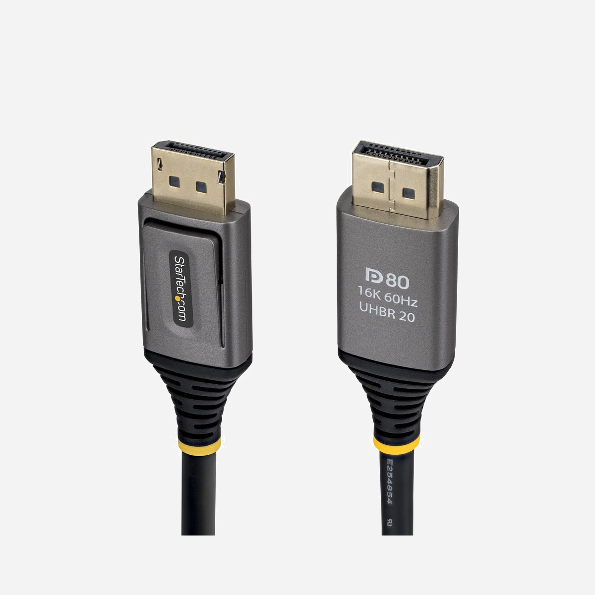 Câble StarTech.com DisplayPort 2.1 DP80 50cm certifié VESA UHBR20 10K/8K 60Hz 16K avec DSC 1.2a blindé - Le câble DisplayPort 2.1 DP80 de StarTech.com représente la solution professionnelle pour exploiter pleinement les capacités des stations de travail et écrans de nouvelle génération. Certifié VESA, ce câble de 50 cm offre une bande passante UHBR20 de 80 Gbit/s, permettant d'afficher des résolutions jusqu'à 16K avec compression DSC 1.2a ou 10K/8K à 60 Hz en vidéo non compressée. Conçu pour les environnements professionnels exigeants, ce câble s'adresse particulièrement aux créateurs de contenu, studios de production multimédia et utilisateurs de GPU haute performance. Il prend en charge des configurations avancées comme le 4K à 240 Hz ou le 5K à 144 Hz non compressés, idéales pour le gaming professionnel, le montage vidéo haute résolution et les applications graphiques intensives. La compatibilité G-Sync et FreeSync garantit une synchronisation optimale avec les cartes graphiques modernes, tandis que la certification HDCP 2.3 assure la lecture sécurisée de contenus protégés. Le support HDR10 et du format couleur 4:4:4 8 bits offre une fidélité colorimétrique professionnelle indispensable aux workflows créatifs. Sa conception robuste témoigne d'une fiabilité à long terme : blindage aluminium-mylar contre les interférences électromagnétiques, gaine TPE flexible testée pour 600 cycles de flexion, connecteurs plaqués nickel avec verrouillage sécurisé supportant plus de 10 000 insertions. La fonction Multi-Stream Transport permet également le chaînage de plusieurs moniteurs via un hub MST. Entièrement rétrocompatible avec les standards DisplayPort antérieurs (2.0/1.4/1.2), ce câble constitue un investissement pérenne pour accompagner l'évolution de vos infrastructures d'affichage professionnelles.