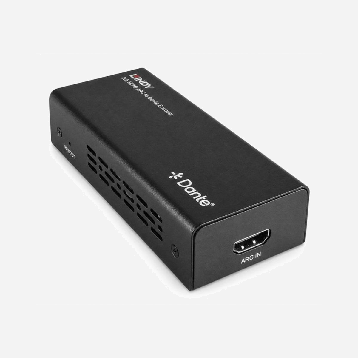Convertisseur audio Lindy 70620 USB Type-C 1W 114x48x26mm noir avec boîtier compact - Le convertisseur Lindy 70620 constitue une solution professionnelle pour étendre vos connexions audiovisuelles sur de longues distances via votre infrastructure réseau existante. Conçu pour les environnements B2B exigeants, ce dispositif compact transforme un signal HDMI en flux réseau transmissible jusqu'à 100 mètres via câble Ethernet standard. Grâce à son connecteur USB Type-C et son port RJ-45, cet adaptateur s'intègre parfaitement dans les installations modernes nécessitant une diffusion de contenu à distance : salles de réunion, espaces de formation, showrooms ou dispositifs de signalétique numérique. La compatibilité PoE permet une alimentation directe via le câble réseau, simplifiant considérablement le déploiement et réduisant l'encombrement des câbles. Son boîtier métallique noir de dimensions réduites (114x48x26mm) garantit robustesse et dissipation thermique optimale, même en fonctionnement continu. Avec une consommation maximale de seulement 1W, le Lindy 70620 s'inscrit dans une démarche d'efficacité énergétique tout en assurant une transmission stable à 100 Mbit/s. La plage de température opérationnelle étendue (-5 à 55°C) autorise une installation dans des environnements variés, tandis que les certifications CE, FCC, UKCA, REACH et RoHS attestent de sa conformité aux normes internationales les plus strictes. La garantie constructeur de 3 ans témoigne de la fiabilité de cet équipement professionnel, conçu pour accompagner durablement vos projets d'infrastructure audiovisuelle.