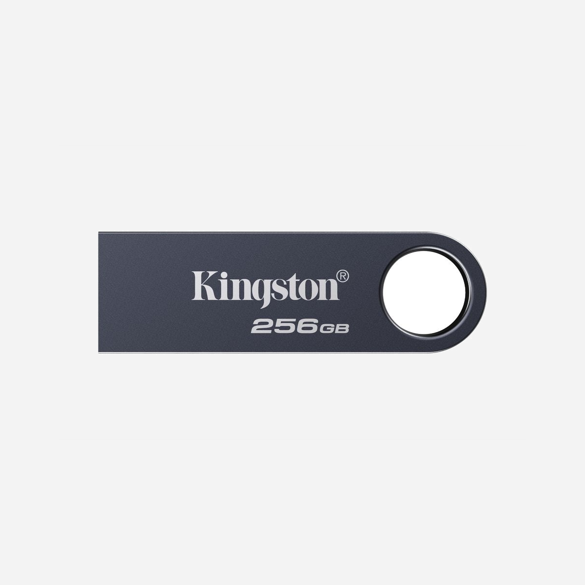 Clé USB Kingston DataTraveler SE9 G3 256GB USB 3.2 Gen 1 Type-A 220Mo/s lecture boîtier métallique nickel foncé - La Kingston DataTraveler SE9 G3 256GB s'impose comme une solution de stockage mobile performante et élégante, parfaitement adaptée aux environnements professionnels exigeants. Son interface USB 3.2 Gen 1 Type-A garantit une compatibilité universelle avec l'ensemble de votre parc informatique, des postes de travail aux serveurs. Avec des vitesses atteignant 220 Mo/s en lecture et 100 Mo/s en écriture, cette clé USB transforme vos transferts de données en un processus fluide et rapide. Transférez des présentations volumineuses, des bases de données ou des fichiers multimédias en quelques secondes, optimisant ainsi la productivité de vos équipes. Sa capacité généreuse de 256 Go offre un espace de stockage confortable pour archiver vos documents professionnels, sauvegarder des projets complets ou transporter des environnements de travail portables. Cette capacité répond aux besoins croissants de mobilité des professionnels qui jonglent entre plusieurs sites ou travaillent en déplacement. Le boîtier entièrement métallique en nickel foncé allie robustesse et esthétique professionnelle. Compact et léger avec seulement 5 grammes, il se glisse facilement dans une poche ou s'attache à un porte-clés grâce à son anneau intégré. Cette conception sans capuchon élimine le risque de perte et facilite l'utilisation quotidienne. Compatible avec Windows, macOS et ChromeOS, la DataTraveler SE9 G3 s'intègre naturellement dans les infrastructures hétérogènes. Sa fiabilité éprouvée et sa certification par les standards internationaux en font un choix sûr pour le stockage et le partage sécurisé de données professionnelles sensibles.