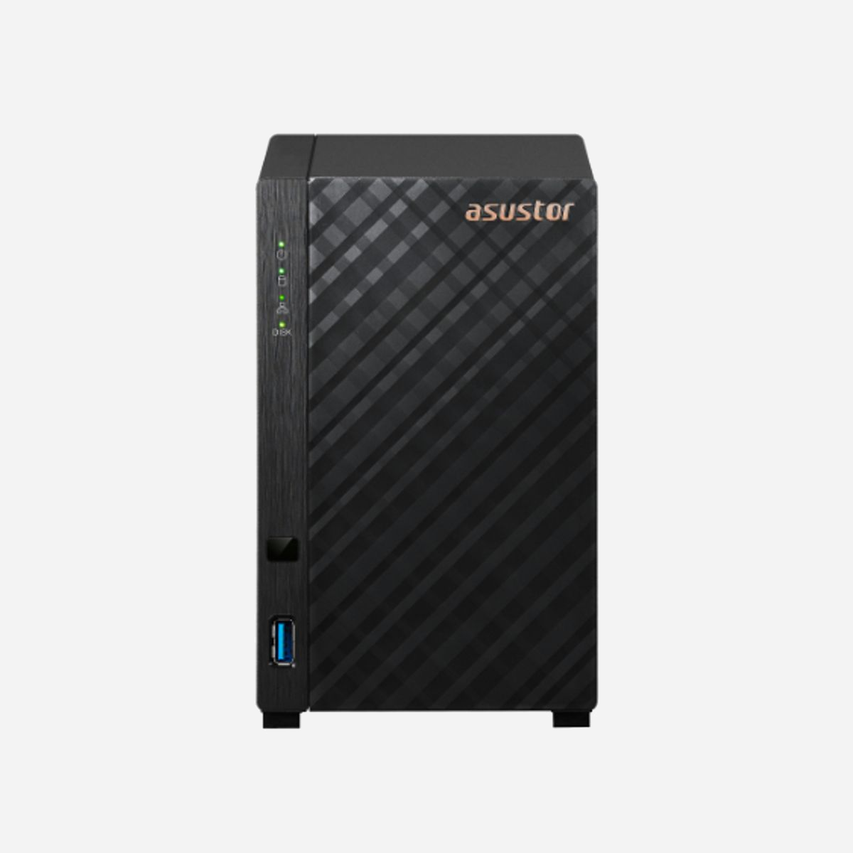 Serveur NAS Asustor AS1202T Tower 2 baies Realtek RTD1296 1.7GHz 1GB DDR4 système ADM noir - L'Asustor AS1202T est un serveur NAS 2 baies conçu pour répondre aux besoins de stockage et de partage de données des particuliers et des professionnels en télétravail. Équipé d'un processeur Realtek RTD1296 quad-core cadencé à 1,7 GHz et de 1 Go de mémoire DDR4, ce NAS Tower offre des performances fiables pour centraliser vos fichiers, sauvegarder vos données et y accéder à distance en toute sécurité. Compatible avec les disques durs et SSD au format 3,5 pouces, l'AS1202T supporte les configurations RAID 0, 1 et JBOD, vous permettant d'optimiser la capacité de stockage ou de privilégier la redondance selon vos priorités. La migration RAID en ligne garantit une évolution sans interruption de service. Le système d'exploitation ADM 5.0 propose une interface intuitive accessible depuis les navigateurs modernes et prend en charge de nombreux protocoles réseau professionnels : iSCSI, HTTPS, SSH, SFTP, Rsync ou encore WebDAV. La connectivité réseau Ethernet 2,5 Gigabit assure des transferts rapides, tandis que les 3 ports USB 3.2 Gen 1 facilitent l'extension du stockage ou la connexion de périphériques externes. Le chiffrement AES 256 bits, les listes de contrôle d'accès et la gestion multi-utilisateurs jusqu'à 4096 comptes garantissent la sécurité de vos données sensibles. Compact et silencieux avec seulement 18,6 dB, l'AS1202T s'intègre discrètement dans tout environnement de travail. Sa faible consommation de 11,6 W en fonctionnement normal en fait une solution économique et écologique pour un usage quotidien intensif.