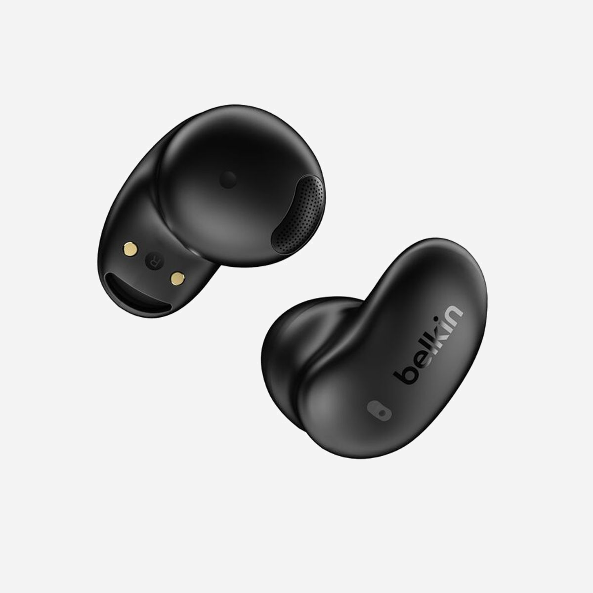 Casque Belkin SoundForm Anywhere Bluetooth USB Type-C filaire et sans fil pour appels et musique noir 4g - Le casque Belkin SoundForm Anywhere AUC014HQBK offre une polyvalence remarquable pour les professionnels et utilisateurs nomades grâce à sa double connectivité Bluetooth et filaire USB Type-C. Cette flexibilité permet de basculer instantanément entre vos appareils mobiles et ordinateurs portables, garantissant une continuité optimale lors de vos appels et sessions d'écoute musicale. Avec une autonomie exceptionnelle de 26 heures en lecture continue, ce casque accompagne vos journées les plus intenses sans interruption. La fonction de charge rapide constitue un atout majeur : seulement 10 minutes de charge suffisent pour retrouver plusieurs heures d'utilisation, idéal pour les emplois du temps serrés. La technologie de réduction de bruit active améliore significativement la qualité de vos communications professionnelles et votre concentration en environnement bruyant. Le format intra-auriculaire avec transducteurs de 1,2 cm délivre une restitution sonore précise, adaptée aussi bien aux conférences téléphoniques qu'à l'écoute musicale. La certification IPX4 protège le casque contre les éclaboussures et la transpiration, assurant une fiabilité quotidienne. Son poids plume de 4 grammes et son boîtier en silicone garantissent un confort prolongé même lors d'utilisations intensives. Engagement environnemental fort : ce produit est fabriqué avec 100% de matériaux recyclés, répondant aux exigences RSE des entreprises modernes. Le boîtier de chargement USB Type-C inclus et la garantie de 2 ans complètent une offre pensée pour une utilisation professionnelle durable et sans compromis.