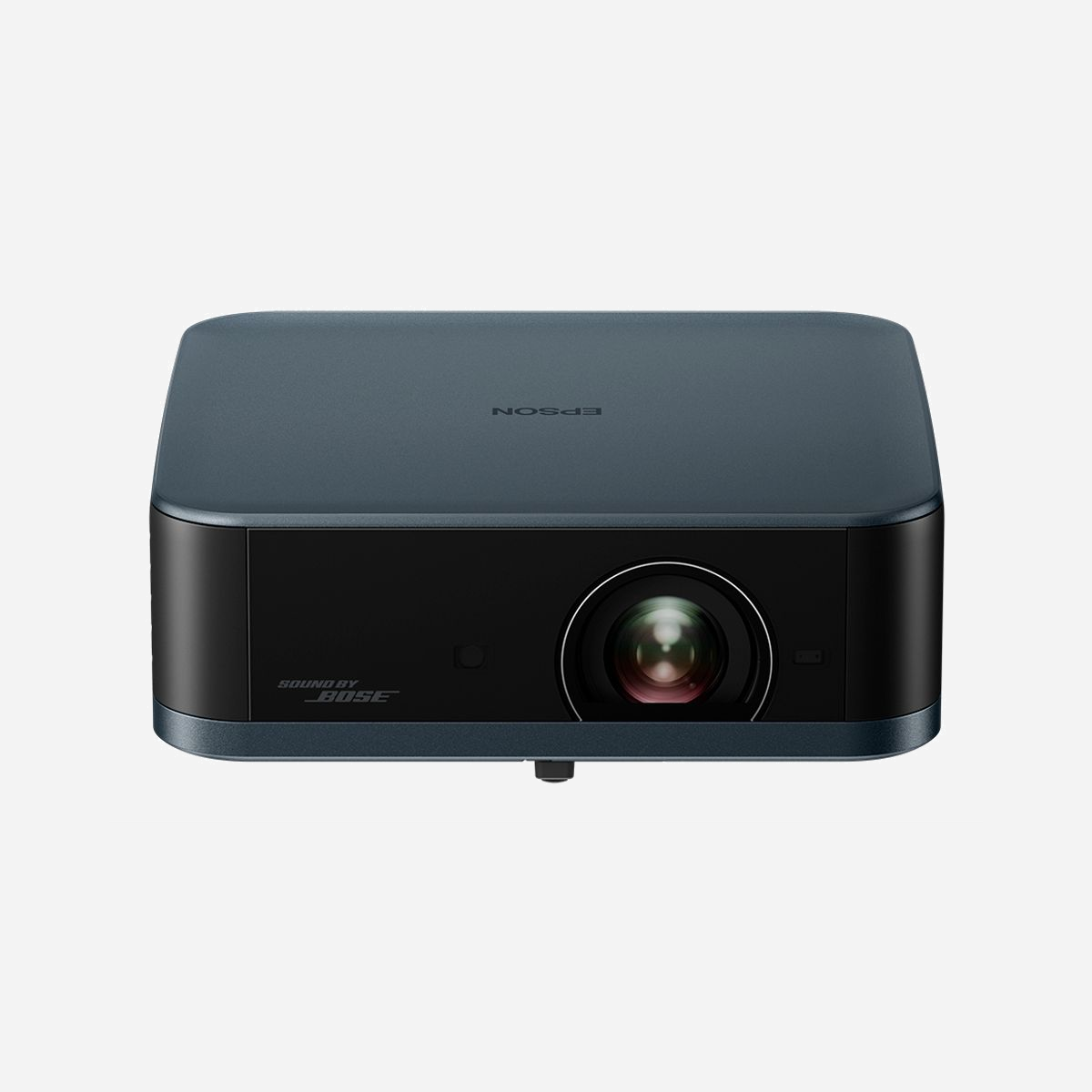 Projecteur Epson Lifestudio Pop Plus EF-62N 3LCD UHD 4K 700 ANSI lumens LED 20000h bleu marine - Le projecteur Epson Lifestudio Pop Plus EF-62N révolutionne l'expérience de projection domestique en combinant compacité, performance et intelligence. Avec sa résolution native UHD 4K (3840x2160) et sa technologie 3LCD, ce modèle délivre une qualité d'image exceptionnelle pour vos soirées cinéma, sessions gaming ou présentations professionnelles. Sa source lumineuse LED de 700 ANSI lumens garantit 20000 heures d'utilisation sans maintenance, éliminant les coûts de remplacement de lampe. Le rapport de contraste dynamique de 5000000:1 et le traitement vidéo 10 bit assurent des noirs profonds et 1,07 milliard de couleurs pour une restitution fidèle des contenus HDR10 et HLG. L'intelligence embarquée Google TV transforme ce projecteur en véritable centre multimédia. Accédez directement à vos plateformes de streaming favorites via Wi-Fi 6 et Bluetooth 5.2, sans équipement externe. La compatibilité Chromecast et Google Assistant simplifie le partage de contenus depuis vos appareils mobiles. Le système audio signé Bose (2 x 10W RMS) offre une immersion sonore de qualité, tandis que les fonctionnalités Intelligent Instant Setup, correction trapézoïdale automatique et mise au point automatique garantissent une installation en quelques secondes. Projetez de 30 à 150 pouces à une distance de 0,8 à 4 mètres. Ultra-compact (199 x 190 x 75 mm) et léger (1,6 kg), ce projecteur portable en finition bleu marine s'installe partout. Son fonctionnement silencieux (20 dB en mode éco) et sa faible consommation (83W) en font une solution idéale pour un usage quotidien professionnel ou personnel.