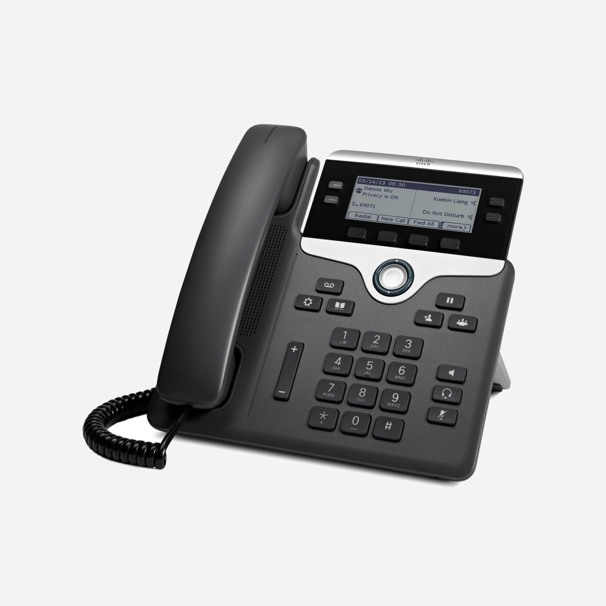 Téléphone IP Cisco 7841 4 lignes écran LCD 3.5" 396x162 pixels codecs G.711a G.722 G.729A iLBC noir argent - Le Cisco 7841 représente une solution de téléphonie IP professionnelle particulièrement adaptée aux environnements d'entreprise exigeants. Conçu pour les collaborateurs gérant un volume d'appels modéré à élevé, ce terminal offre une gestion simultanée de 4 lignes, idéale pour les assistants de direction, les services clients ou les équipes commerciales. Son écran LCD 3.5 pouces affiche clairement les informations d'appel avec une résolution de 396x162 pixels, facilitant l'identification des correspondants et la navigation dans les fonctions. L'interface intuitive permet un accès rapide aux fonctionnalités essentielles : mise en attente, renvoi d'appel, conférence téléphonique et numérotation rapide. La qualité audio constitue un atout majeur grâce à la prise en charge de multiples codecs vocaux (G.711a, G.722, G.729A, G.729B, iLBC), garantissant des communications claires en HD selon la bande passante disponible. Le haut-parleur intégré et le contrôle de volume numérique offrent une expérience d'utilisation confortable en mode mains libres. L'intégration réseau s'effectue via deux ports Ethernet RJ-45, permettant de connecter un ordinateur en cascade et d'optimiser l'infrastructure câblée. L'alimentation PoE (Power over Ethernet) simplifie le déploiement en éliminant le besoin d'adaptateur secteur séparé. La sécurité est assurée par le support 802.1x RADIUS et la qualité de service (QoS) garantit la priorisation du trafic voix. Robuste et polyvalent, le Cisco 7841 se pose sur bureau ou se fixe au mur selon les besoins d'aménagement. Sa compatibilité avec les environnements Cisco Unified Communications Manager en fait un choix naturel pour moderniser ou étendre un système de téléphonie d'entreprise existant.