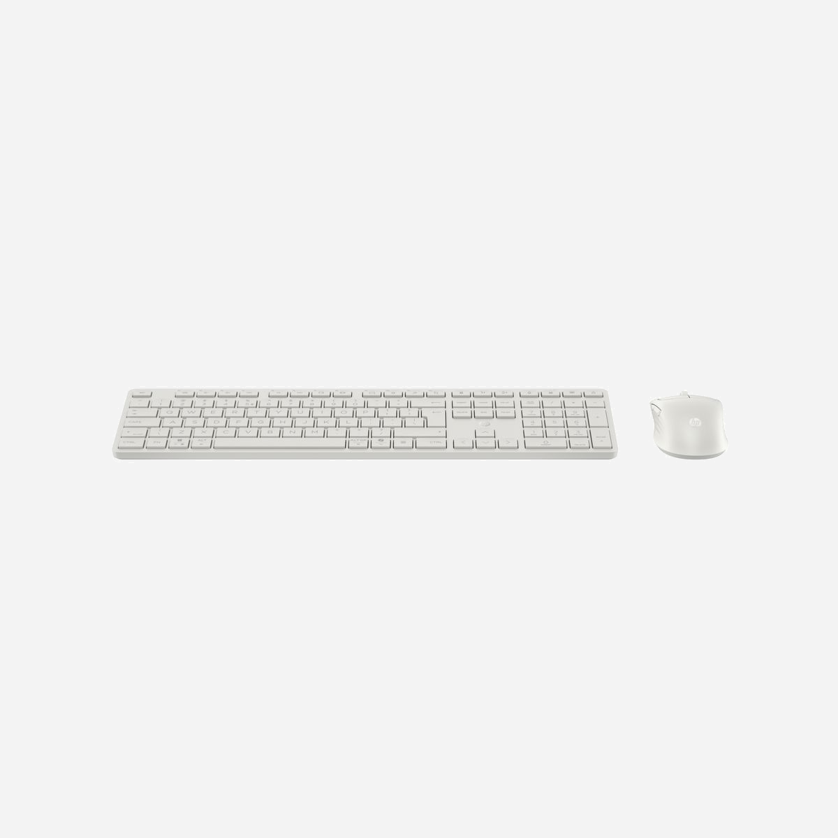 Ensemble clavier et souris sans fil HP 495C multi-appareils Bluetooth et USB avec connexion hybride 3 appareils - L'ensemble clavier et souris sans fil HP 495C révolutionne votre environnement de travail grâce à sa connectivité hybride innovante. Conçu pour les professionnels mobiles et polyvalents, ce duo vous permet de basculer instantanément entre trois appareils différents, qu'ils fonctionnent sous Windows, macOS, Android, iOS ou ChromeOS. La double connectivité USB RF 2.4 GHz et Bluetooth garantit une connexion stable et sécurisée jusqu'à 10 mètres, vous offrant une liberté totale dans l'organisation de votre espace de travail. Le clavier format complet intègre un pavé numérique et des touches de raccourci programmables, dont la touche Copilot dédiée, pour optimiser votre productivité quotidienne. Sa conception résistante aux éclaboussures et sa durabilité de 5 millions de frappes assurent une fiabilité à long terme. La souris ambidextre haute précision offre une résolution de 4000 DPI avec 5 boutons programmables, permettant une navigation fluide et personnalisée selon vos besoins. Son design ergonomique convient aussi bien aux droitiers qu'aux gauchers. Cet ensemble s'inscrit dans une démarche responsable avec un emballage certifié FSC et une fabrication intégrant au moins 35% de matériaux recyclés pour le clavier et 40% pour la souris. L'autonomie prolongée sur piles AAA et AA réduit les interruptions et les coûts d'exploitation. Référence BE1M6AA, cet ensemble HP 495C blanc constitue l'investissement idéal pour équiper vos collaborateurs d'outils performants, durables et polyvalents, adaptés aux environnements de travail hybrides modernes.