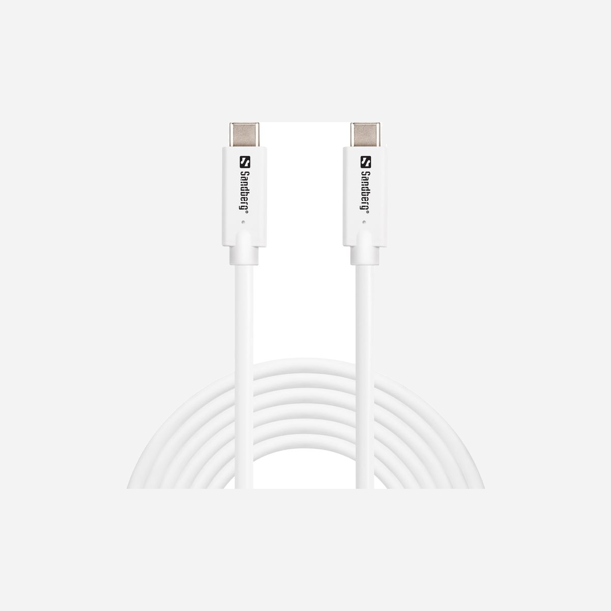 Câble Sandberg 136-75 USB-C 3.2 Gen 2 10Gbit/s Power Delivery 100W 3m blanc pour transfert de données - Le câble Sandberg 136-75 USB-C 3.2 Gen 2 répond aux exigences des environnements professionnels nécessitant des transferts de données rapides et une alimentation électrique fiable. Avec un débit maximal de 10 Gbit/s, ce câble permet de transférer des fichiers volumineux, de synchroniser des périphériques de stockage ou de diffuser du contenu vidéo haute définition sans latence. Sa compatibilité Power Delivery jusqu'à 100W en fait une solution polyvalente pour alimenter et recharger simultanément ordinateurs portables, stations d'accueil et autres équipements USB-C professionnels. Cette double fonctionnalité simplifie l'infrastructure de câblage et réduit l'encombrement sur les postes de travail. La longueur de 3 mètres offre une flexibilité d'installation appréciable dans les bureaux, salles de réunion ou espaces de coworking, permettant de connecter des appareils distants sans contrainte. Les connecteurs USB-C mâle droits garantissent une compatibilité universelle avec l'ensemble des équipements récents du marché. Certifié CE, FCC, UKCA et RoHS, ce câble Sandberg répond aux normes internationales en vigueur. Sa conception robuste et sa garantie constructeur de 5 ans témoignent d'une fiabilité adaptée à un usage professionnel intensif. Le conditionnement en boîte avec crochet facilite le stockage et la présentation en point de vente. Une solution technique éprouvée pour les entreprises recherchant performance, durabilité et conformité réglementaire dans leurs infrastructures de connectivité USB-C.