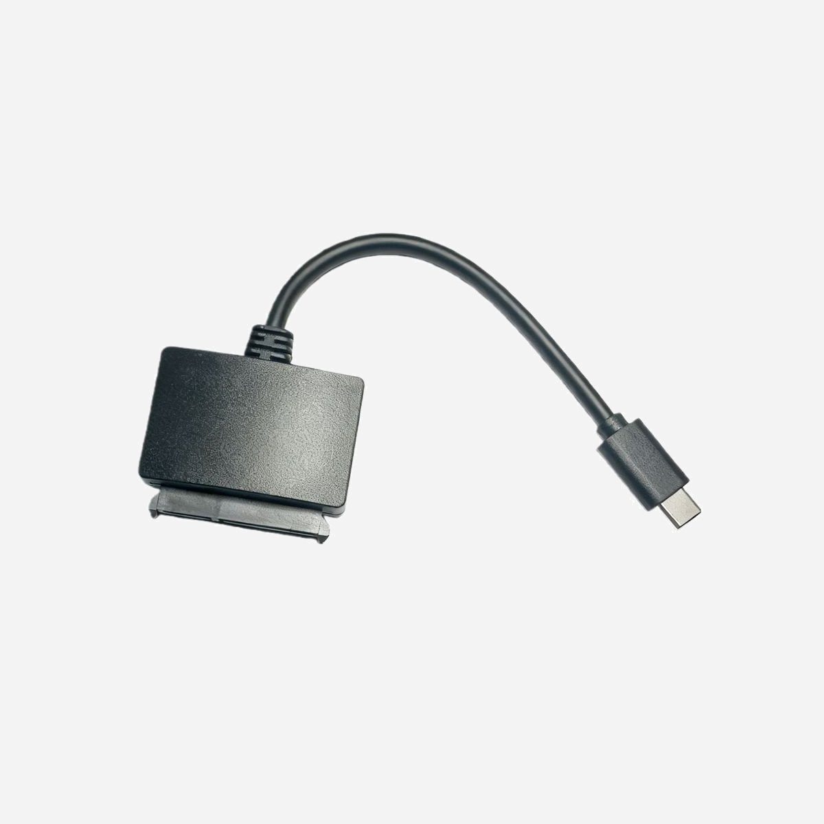 Adaptateur Microconnect USB3.1CSATA USB-C vers SATA 5 Gbps câble 0,2m pour SSD et HDD 2.5" 3.5" noir - L'adaptateur Microconnect USB3.1CSATA constitue une solution professionnelle incontournable pour tous les techniciens IT, administrateurs systèmes et professionnels amenés à manipuler régulièrement des disques durs et SSD. Cette interface USB-C vers SATA transforme instantanément n'importe quel ordinateur portable moderne en station de diagnostic et de récupération de données. Grâce à son débit de 5 Gbps, cet adaptateur exploite pleinement les capacités de l'USB 3.1 pour garantir des transferts rapides, que vous travailliez sur la migration de données, la sauvegarde de serveurs, le clonage de disques ou la récupération d'informations depuis d'anciens supports. Compatible avec les SSD et HDD au format 2.5" comme 3.5", il offre une polyvalence maximale pour intervenir sur tout type d'infrastructure. Son format compact avec câble de 0,2 m et son poids plume de 6 grammes en font un outil de terrain idéal, facilement transportable dans une sacoche d'intervention. Plus besoin de boîtiers encombrants : branchez directement vos disques SATA sur n'importe quel équipement doté d'un port USB-C. La conception européenne Microconnect garantit une fiabilité éprouvée, essentielle pour les environnements professionnels exigeants. Cet adaptateur simplifie les opérations de maintenance, réduit les temps d'intervention et sécurise vos manipulations de données critiques. Un investissement rentable pour optimiser votre efficacité opérationnelle au quotidien.