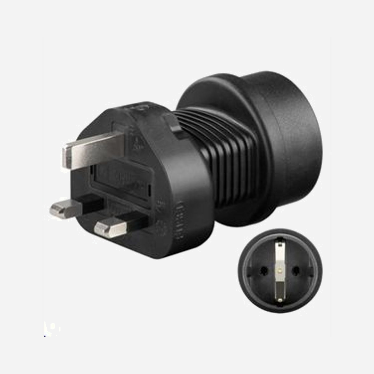 Adaptateur secteur Microconnect PETRAVEL1 CEE 7/4 Schuko vers prise britannique Type F noir sans conversion tension - L'adaptateur secteur Microconnect PETRAVEL1 constitue la solution pratique pour vos déplacements professionnels au Royaume-Uni. Conçu pour les utilisateurs d'appareils équipés de fiches CEE 7/4 Schuko, cet accessoire compact permet de connecter vos équipements électroniques aux prises britanniques sans difficulté. Idéal pour les professionnels en mobilité, cet adaptateur s'avère indispensable lors de vos missions, conférences ou formations outre-Manche. Branchez directement vos ordinateurs portables, chargeurs de smartphones, tablettes ou autres périphériques professionnels sur le réseau électrique britannique. Son format léger de seulement 38 grammes se glisse facilement dans une sacoche ou un bagage cabine. Point important à noter : cet adaptateur assure uniquement la compatibilité mécanique entre les deux standards de prises. Il ne convertit pas la tension électrique. Vos appareils doivent donc être compatibles avec la tension de 230V du réseau britannique, ce qui est le cas de la quasi-totalité des équipements informatiques et électroniques modernes dotés d'alimentations universelles. La finition noire sobre de Microconnect garantit une construction robuste adaptée aux usages répétés. La référence PETRAVEL1 s'inscrit dans une gamme d'accessoires de voyage conçus pour répondre aux besoins des professionnels internationaux. Un équipement simple, efficace et fiable pour maintenir votre productivité lors de vos déplacements professionnels au Royaume-Uni.