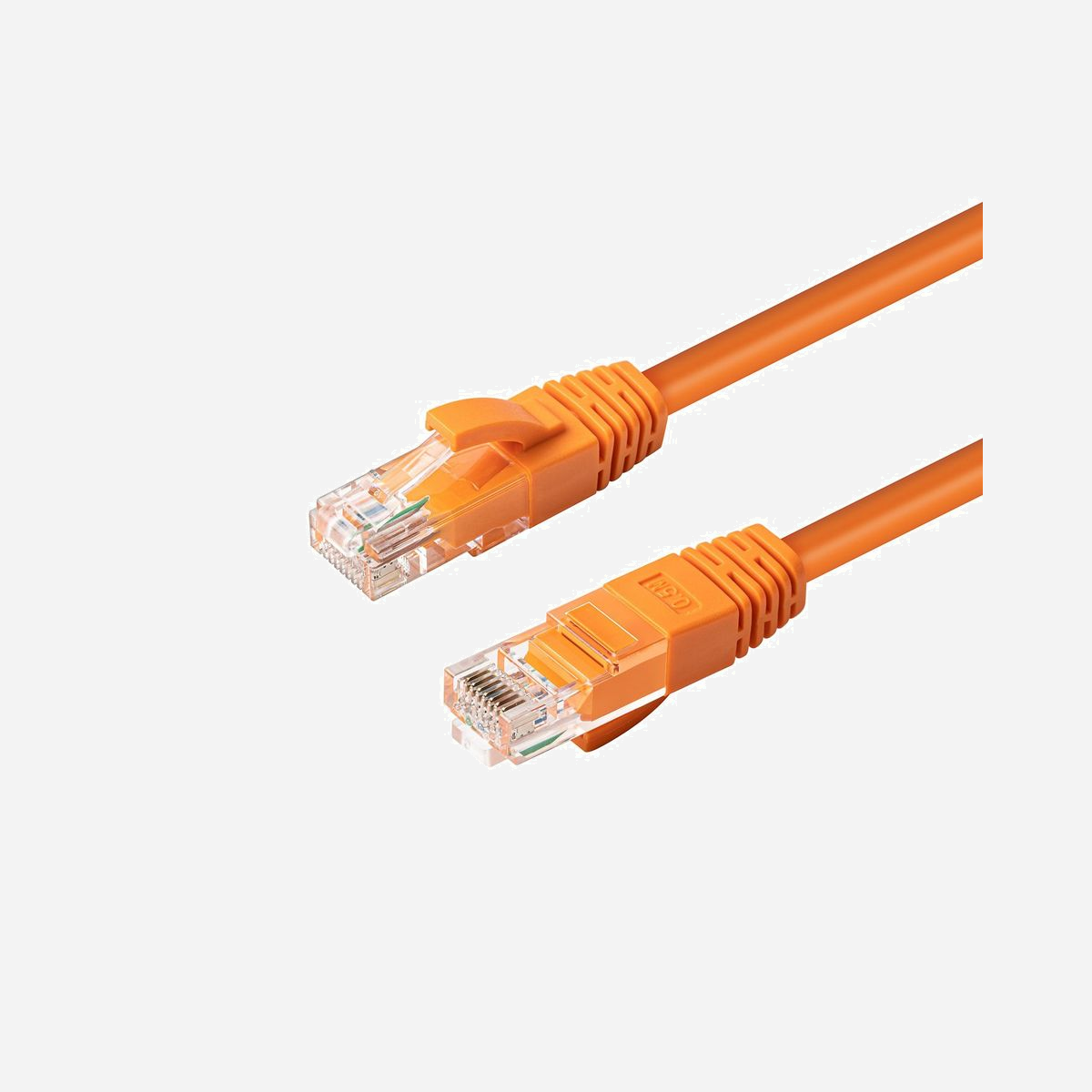 Câble réseau Microconnect UTP603O Cat6 U/UTP 3m orange rond RJ45 250MHz compatible Cat5e/Cat5 - Le câble réseau Microconnect UTP603O Cat6 offre une solution de connectivité professionnelle fiable pour vos infrastructures réseau d'entreprise. Certifié Cat6 et testé jusqu'à 250 MHz, ce câble garantit des performances optimales pour vos transferts de données jusqu'à 10 Gbit/s, répondant ainsi aux exigences des environnements professionnels modernes. Sa construction U/UTP en cuivre de qualité avec conducteurs 24/7 AWG assure une transmission stable et durable. La compatibilité descendante avec les normes Cat5e et Cat5 permet une intégration transparente dans vos installations existantes, facilitant les mises à niveau progressives de votre infrastructure. Le câble se distingue par ses manchons anti-accrochage qui protègent efficacement les connecteurs RJ-45 lors des installations dans des espaces confinés ou des passages répétés. Cette protection mécanique renforcée prolonge significativement la durée de vie du câble et réduit les interventions de maintenance. Sa gaine LSZH (Low Smoke Zero Halogen) constitue un atout majeur pour la sécurité : en cas d'incendie, elle limite les émissions de fumées toxiques et de gaz corrosifs, un critère essentiel pour les locaux recevant du public et les installations sensibles. Avec ses 3 mètres de longueur et sa couleur orange distinctive, ce câble facilite l'identification visuelle dans vos baies de brassage et armoires réseau. Idéal pour connecter switches, routeurs, panneaux de brassage ou postes de travail, il répond aux besoins des PME comme des grandes infrastructures nécessitant un câblage organisé et performant.
