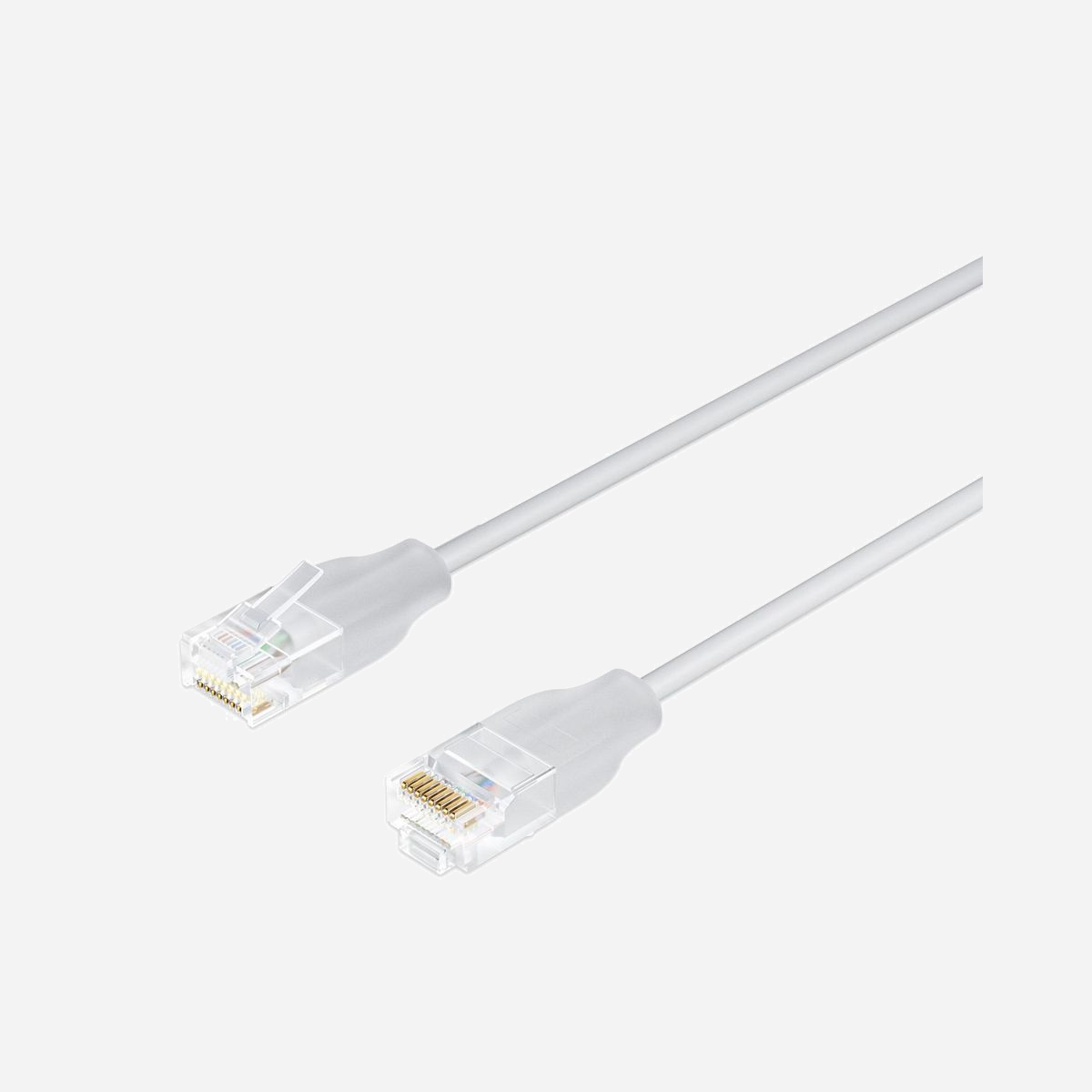 Câble réseau Lanview LightFlex CAT6 U/UTP 0.3m blanc TPE sans halogène avec connecteurs RJ45 éclairés 500MHz - Le câble réseau Lanview LightFlex CAT6 révolutionne la gestion quotidienne de vos infrastructures réseau grâce à sa technologie de connecteurs RJ45 éclairés. Cette innovation permet aux équipes IT d'identifier instantanément les ports actifs, les chemins de câblage et les équipements connectés directement depuis le switch, éliminant ainsi les pertes de temps liées au traçage manuel des connexions. Avec ses performances Cat6 certifiées et sa bande passante de 500 MHz, ce cordon de brassage de 0,3 m garantit une compatibilité totale avec les réseaux 10 Gigabit Ethernet. Les conducteurs en cuivre sans oxygène assurent une transmission optimale des données jusqu'à 10000 Mbit/s, tandis que les contacts plaqués or offrent une connectivité fiable dans la durée. La gaine TPE confère au câble une flexibilité remarquable, facilitant les installations dans les espaces confinés des baies de brassage. Sa composition sans halogène répond aux normes de sécurité les plus strictes en limitant les fumées toxiques en cas d'incendie, un critère essentiel pour les environnements professionnels. Ce câble s'adresse particulièrement aux administrateurs réseau, intégrateurs et techniciens intervenant sur des infrastructures complexes : datacenters, salles serveurs, réseaux d'entreprise, systèmes de vidéosurveillance IP ou installations audiovisuelles professionnelles. La fonction d'éclairage simplifie considérablement les opérations de maintenance, de dépannage et d'audit réseau, réduisant les temps d'intervention et les risques d'erreur de connexion. Compatible PoE, ce cordon ultra-court est idéal pour les connexions de proximité nécessitant identification rapide et performances maximales.