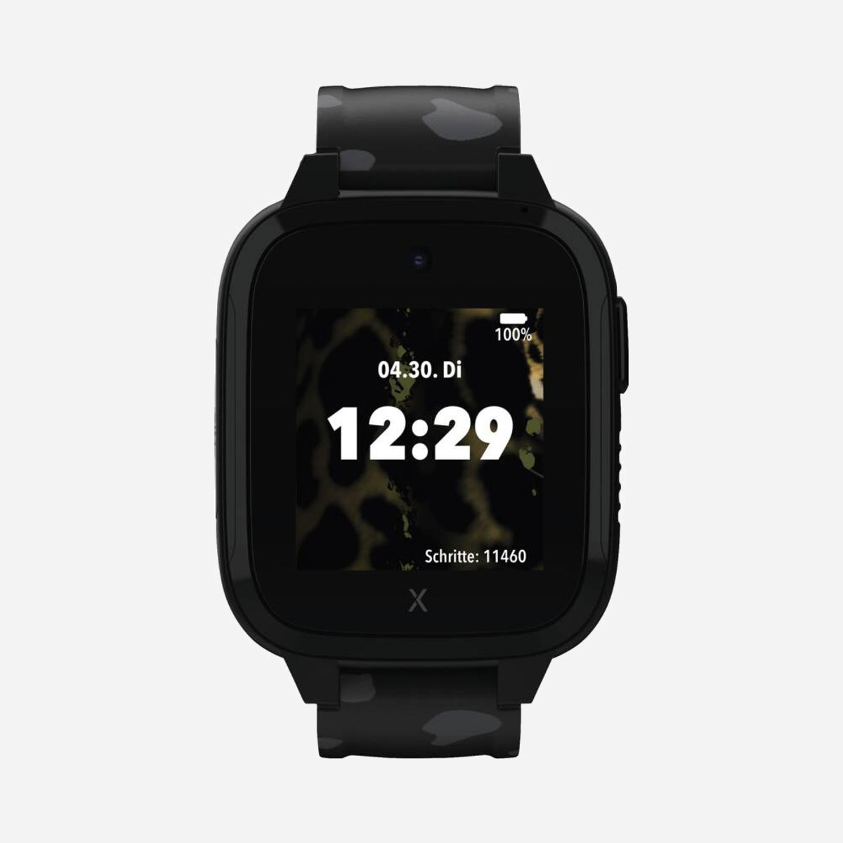 Montre connectée Xplora XGO3 2nd Gen 1.3" TFT 240x240 tactile 4G GPS WiFi 128Mo Android bracelet noir - La Xplora XGO3 2nd Gen est la montre connectée pensée pour offrir aux enfants leur première expérience de communication mobile en toute sécurité, tout en rassurant les parents grâce à des fonctionnalités de localisation et de contrôle avancées. Dotée d'un écran tactile TFT 1.3" de 240x240 pixels, cette montre connectée 4G permet aux enfants de passer et recevoir des appels depuis une liste de contacts prédéfinis par les parents. Le GPS intégré offre une localisation en temps réel et la possibilité de définir des zones de sécurité, avec alertes automatiques en cas de sortie du périmètre autorisé. La fonction SOS permet à l'enfant de contacter immédiatement ses parents en cas d'urgence. Le processeur Unisoc W307 quadricœur cadencé à 1200 MHz garantit une réactivité optimale, tandis que la connectivité 4G, WiFi et Bluetooth assure une communication fluide. La caméra 2 MP intégrée permet de capturer des moments du quotidien, et le podomètre encourage l'activité physique. Avec sa certification IP68, la XGO3 résiste à l'eau et à la poussière, parfaitement adaptée au rythme de vie actif des enfants. Son autonomie de 72 heures en veille et sa batterie de 900 mAh limitent les contraintes de recharge. Le bracelet noir unisexe s'adapte confortablement à tous les poignets. Cette montre connectée constitue une alternative responsable au smartphone, offrant communication et autonomie progressive tout en maintenant un cadre sécurisé contrôlé via l'application parentale Android.
