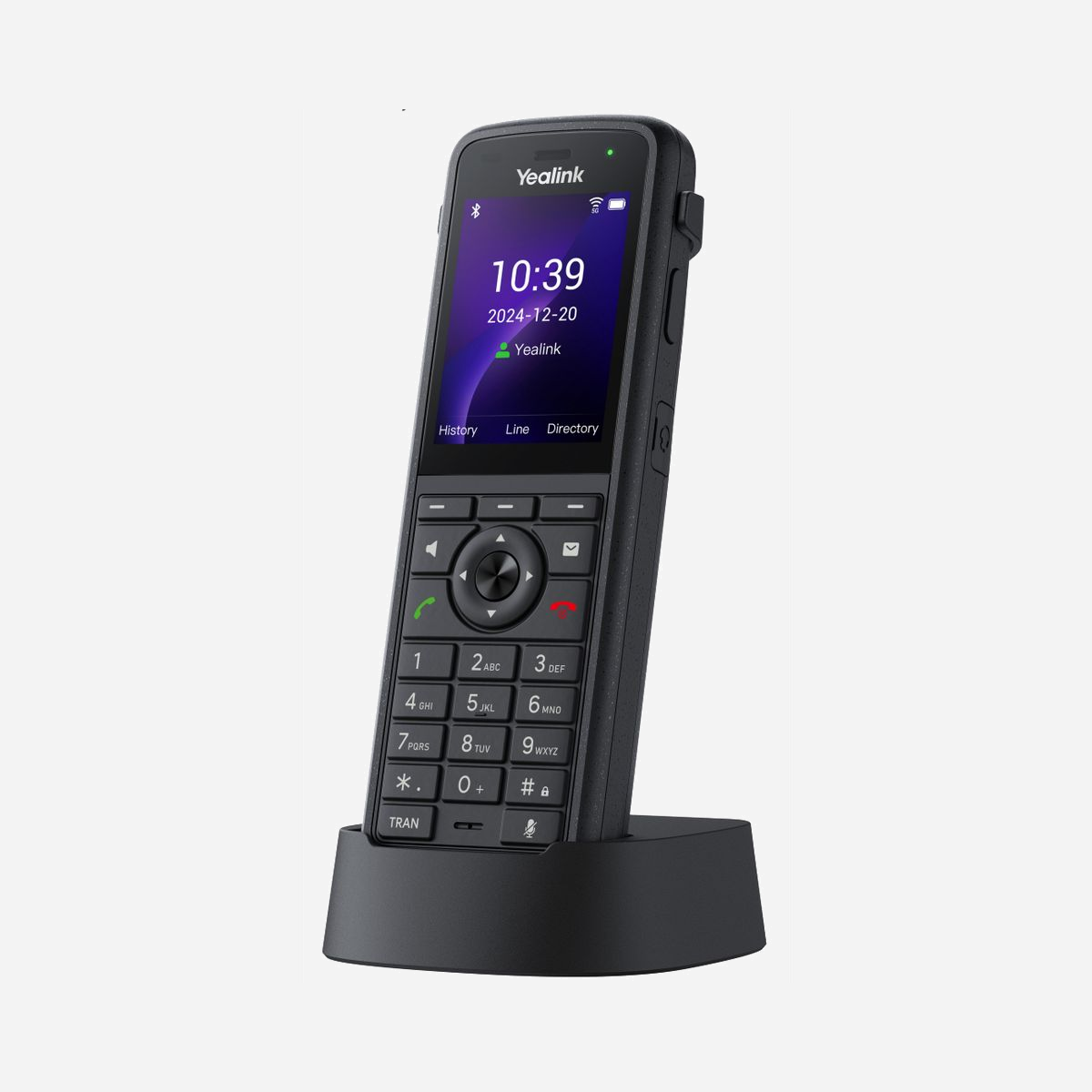 Téléphone IP sans fil Yealink AX86R écran TFT 2.4" 240x320 pixels WiFi répertoire 1000 entrées noir - Le Yealink AX86R représente une solution de communication mobile professionnelle de nouvelle génération, conçue pour répondre aux exigences des environnements industriels et tertiaires les plus exigeants. Ce téléphone IP sans fil combine robustesse exceptionnelle et technologies avancées. Certifié IP67, il résiste aux chutes, aux produits chimiques et intègre un traitement antibactérien, garantissant une utilisation fiable dans les entrepôts, ateliers de production, établissements de santé ou sites logistiques. Son autonomie remarquable de 13 heures en communication et 300 heures en veille assure une disponibilité continue tout au long de vos journées de travail. L'écran TFT 2.4 pouces offre une lisibilité optimale avec sa résolution de 240x320 pixels, tandis que le clavier rétroéclairé facilite l'utilisation dans toutes les conditions d'éclairage. La capacité de stockage de 1000 contacts et la gestion de 4 comptes VoIP simultanés en font un outil parfaitement adapté aux équipes mobiles et aux collaborateurs gérant plusieurs lignes. La connectivité WiFi 6 (802.11ax) et Bluetooth 5.0 garantit des communications stables et performantes sur l'ensemble de votre infrastructure réseau. Les protocoles de sécurité avancés (WPA3, TLS, SRTP) protègent vos échanges professionnels contre toute interception. Fonctionnalités professionnelles complètes : transfert d'appel, conférence full duplex, messagerie vocale, répondeur intégré, identification de l'appelant et compatibilité avec les aides auditives. Les 6 touches de fonction programmables permettent une personnalisation adaptée à vos processus métier. Le Yealink AX86R s'intègre naturellement dans votre écosystème de communication unifié existant, offrant mobilité et productivité sans compromis sur la qualité audio ni la fiabilité.