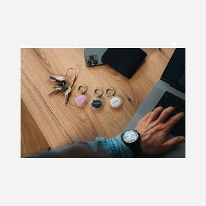 Verbatim Localisateur Personnel 32135 - Lot de 3 (Noir, Rose, Blanc) - Bluetooth 5.2 - IP66 - Batterie CR2032 - 31.9x31.9x8 mm - 9g - Miniature 5