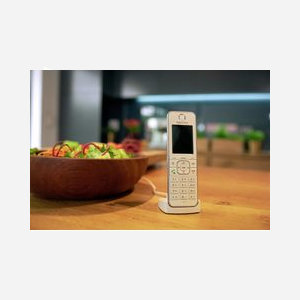 AVM FRITZ!Fon C6 : Téléphone DECT sans fil blanc, portée 40m/300m, répertoire 300 contacts, répondeur, écran 240x320, autonomie 16h, batterie Li-Ion 1000mAh - Miniature 1
