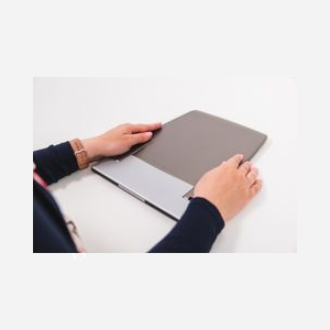 BakkerElkhuizen Ergo-Q 330 Gris : Support portable pour notebook jusqu'à 17" (43.2cm), inclinable 20-40°, 228x310x13mm, 485g - Miniature 5