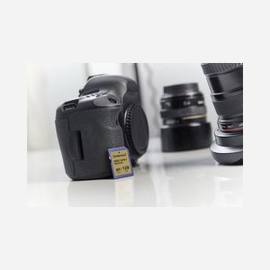 Intenso SDXC 128GB UHS-I Classe 10 - Carte Flash 128 Go, Lecture 90Mo/s, Résistante Chocs/Température/Rayons X, Température Opération -25-85°C - Miniature 3